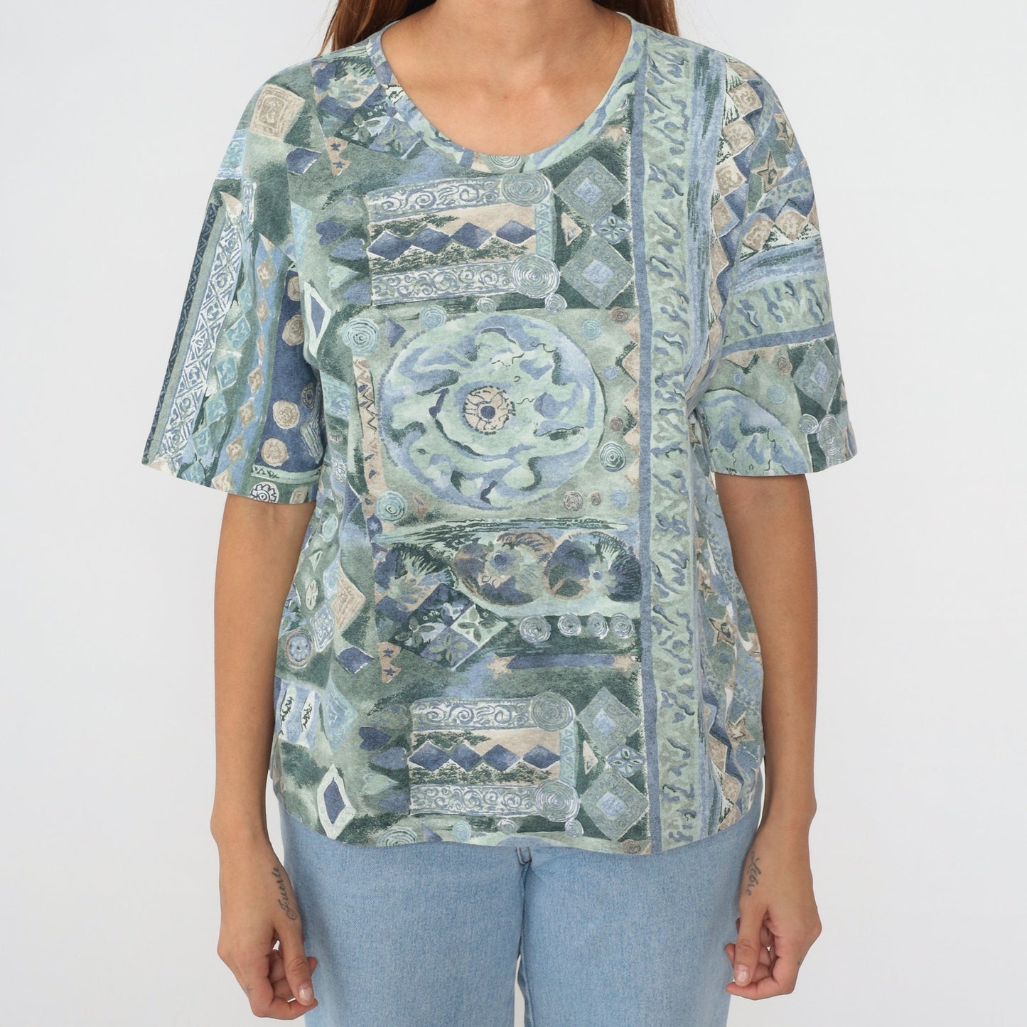 90s Abstract Geometric Diamond Medallion Print T-Shirt Medium