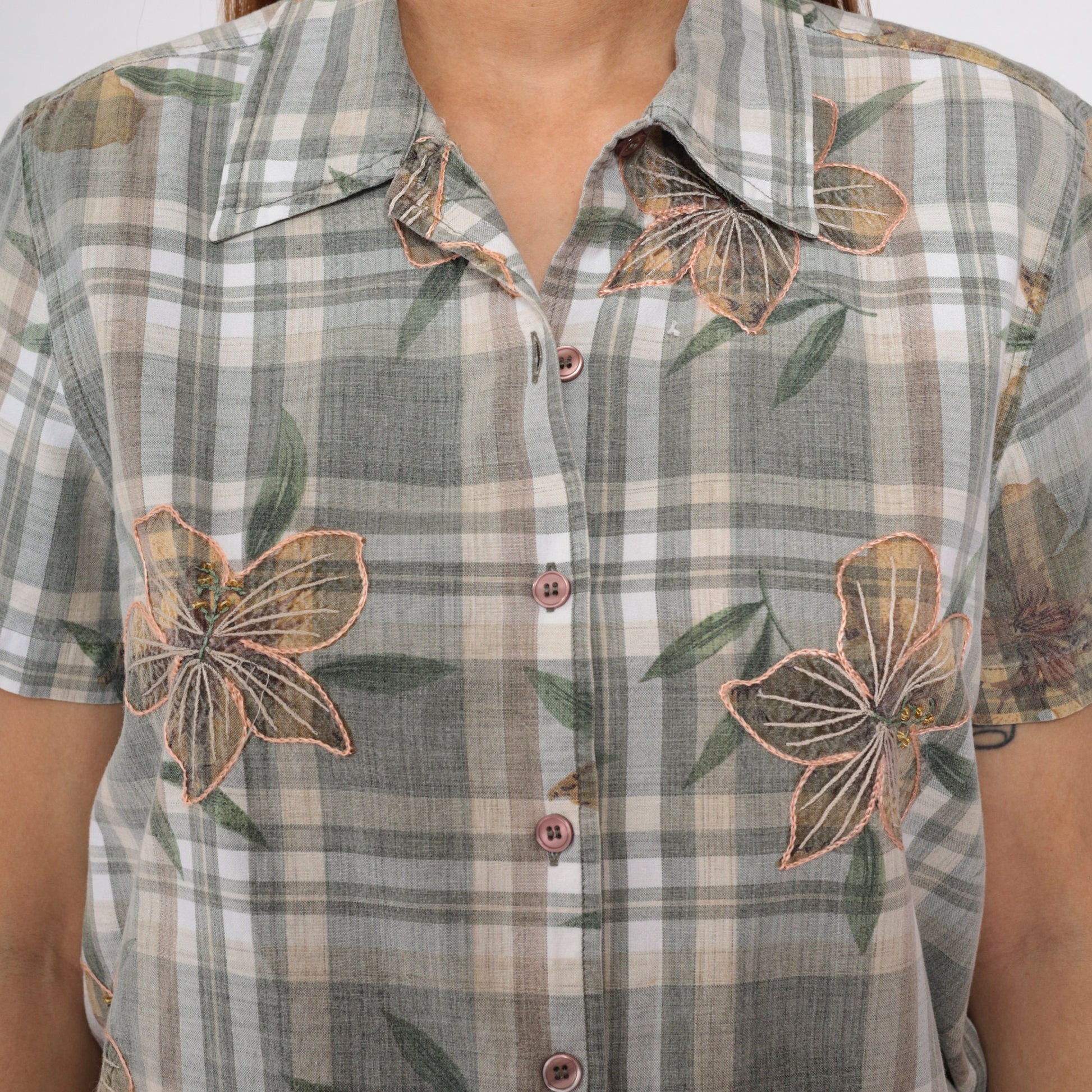 Y2K Plaid Floral Embroidered Button-Up Blouse Cotton Short Sleeve Medium M