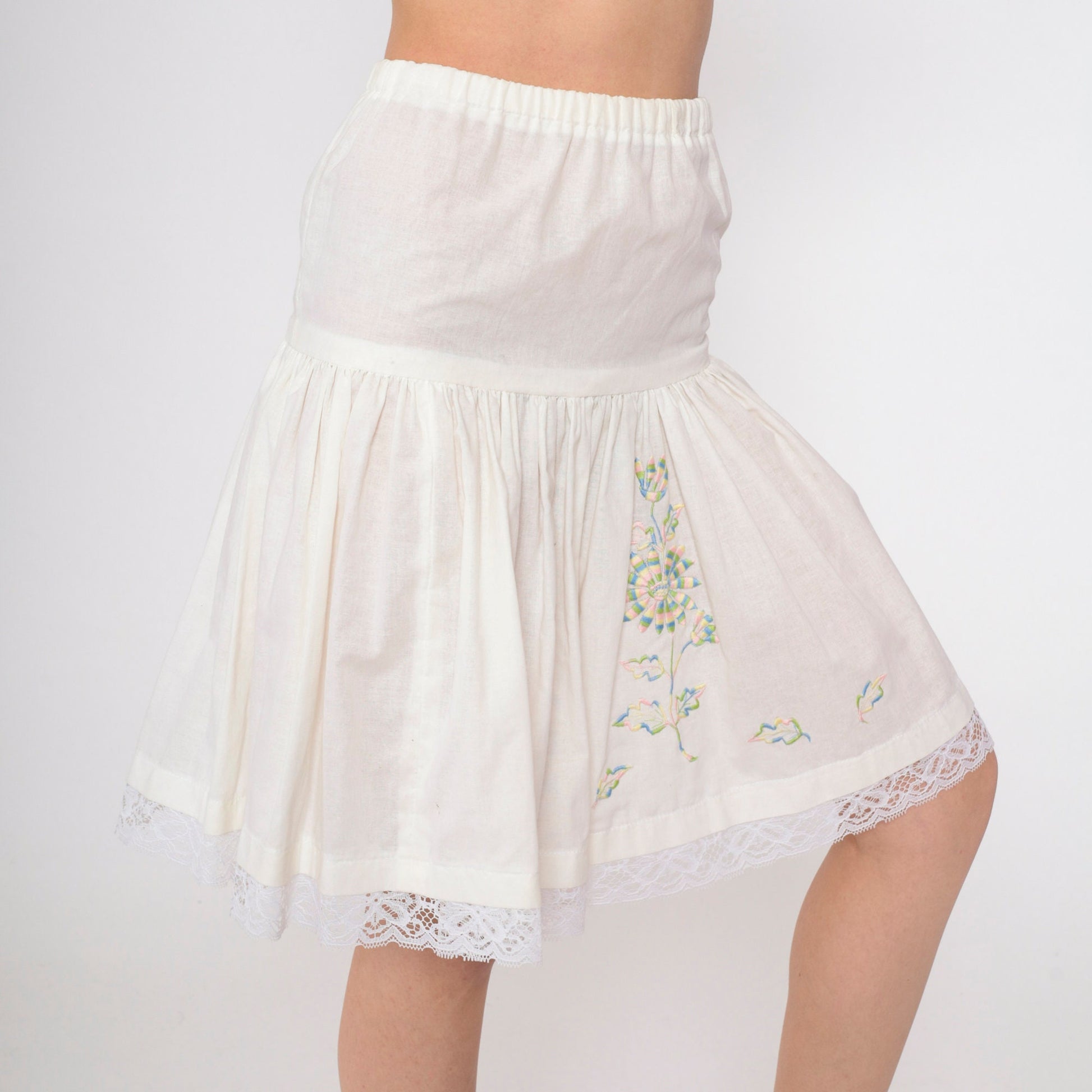 70s White Floral Embroidered Slip Skirt Lace Trim Knee Length Extra Small