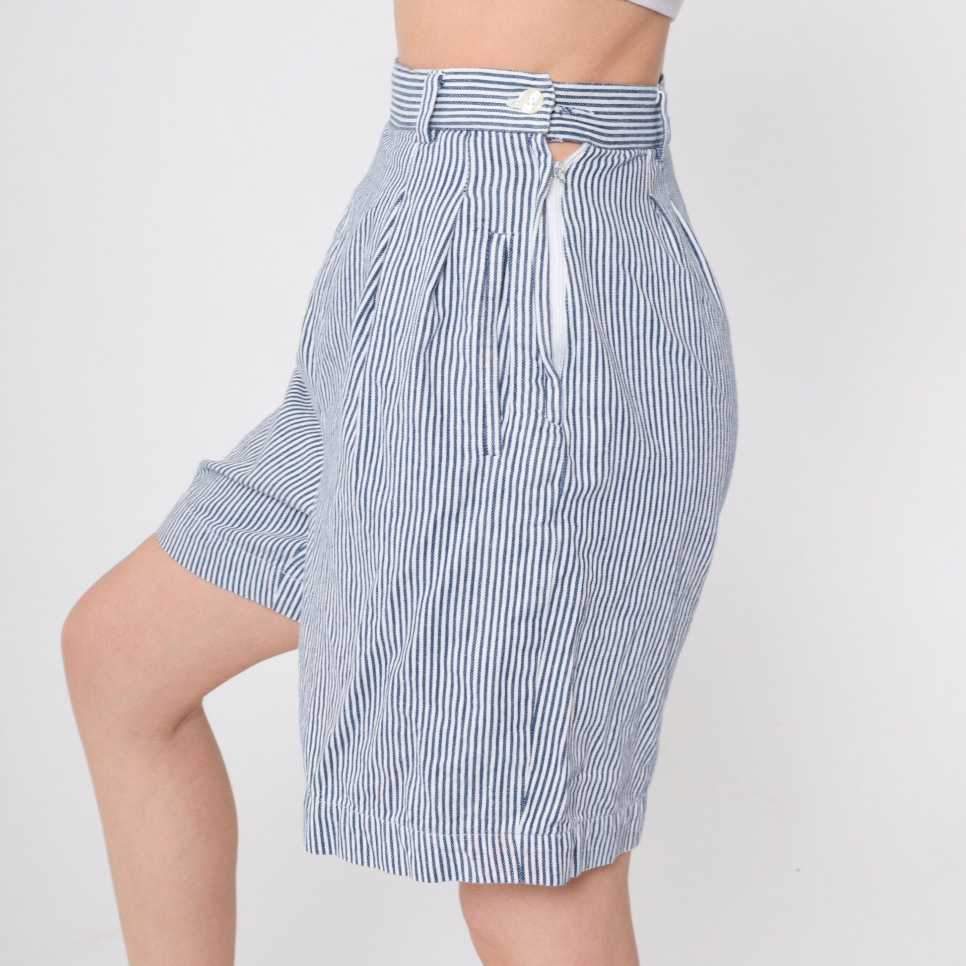 90s Pinstriped High-Waisted Pleated Shorts White Blue Small