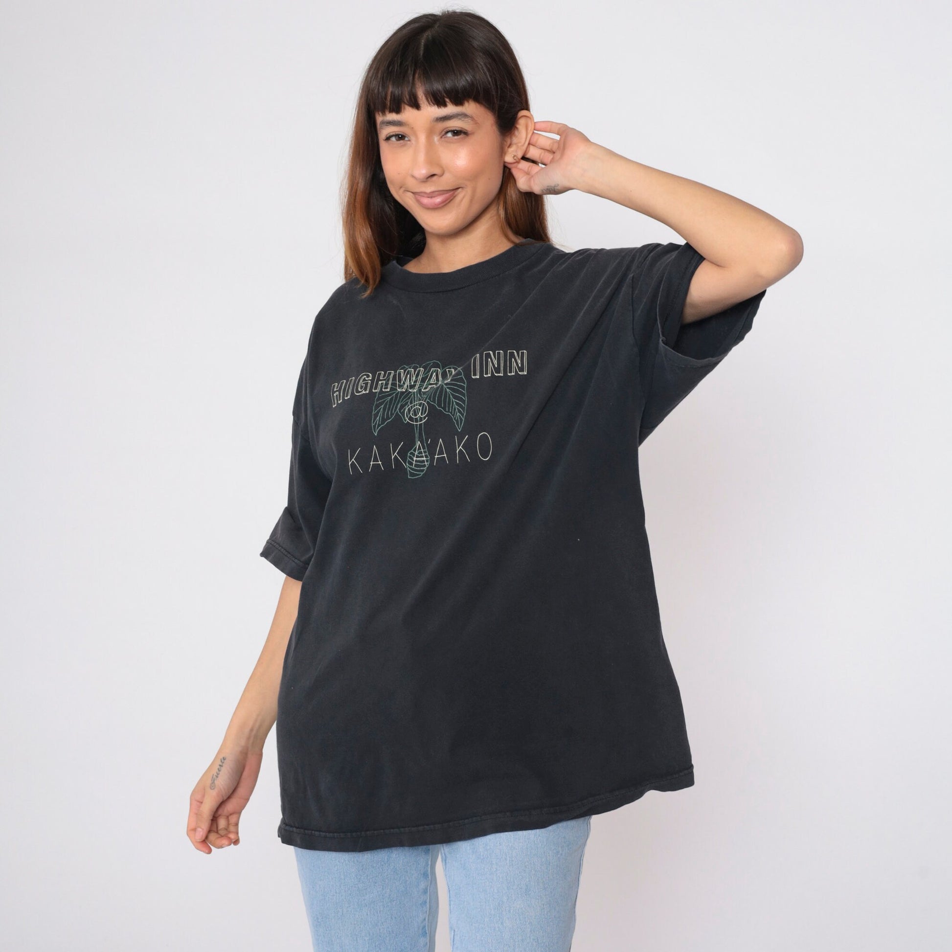 Y2K Highway Inn Kaka'ako Honolulu Graphic T-Shirt Black Tourist Tee Extra Large XL