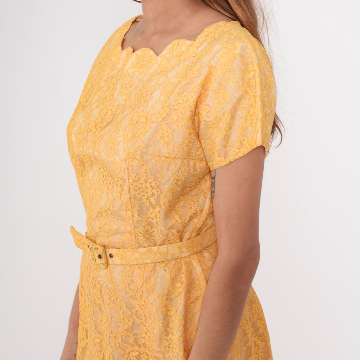 1960s Lace Cocktail Dress Scalloped Neckline High Waist Midi Yellow-Orange Medium 8