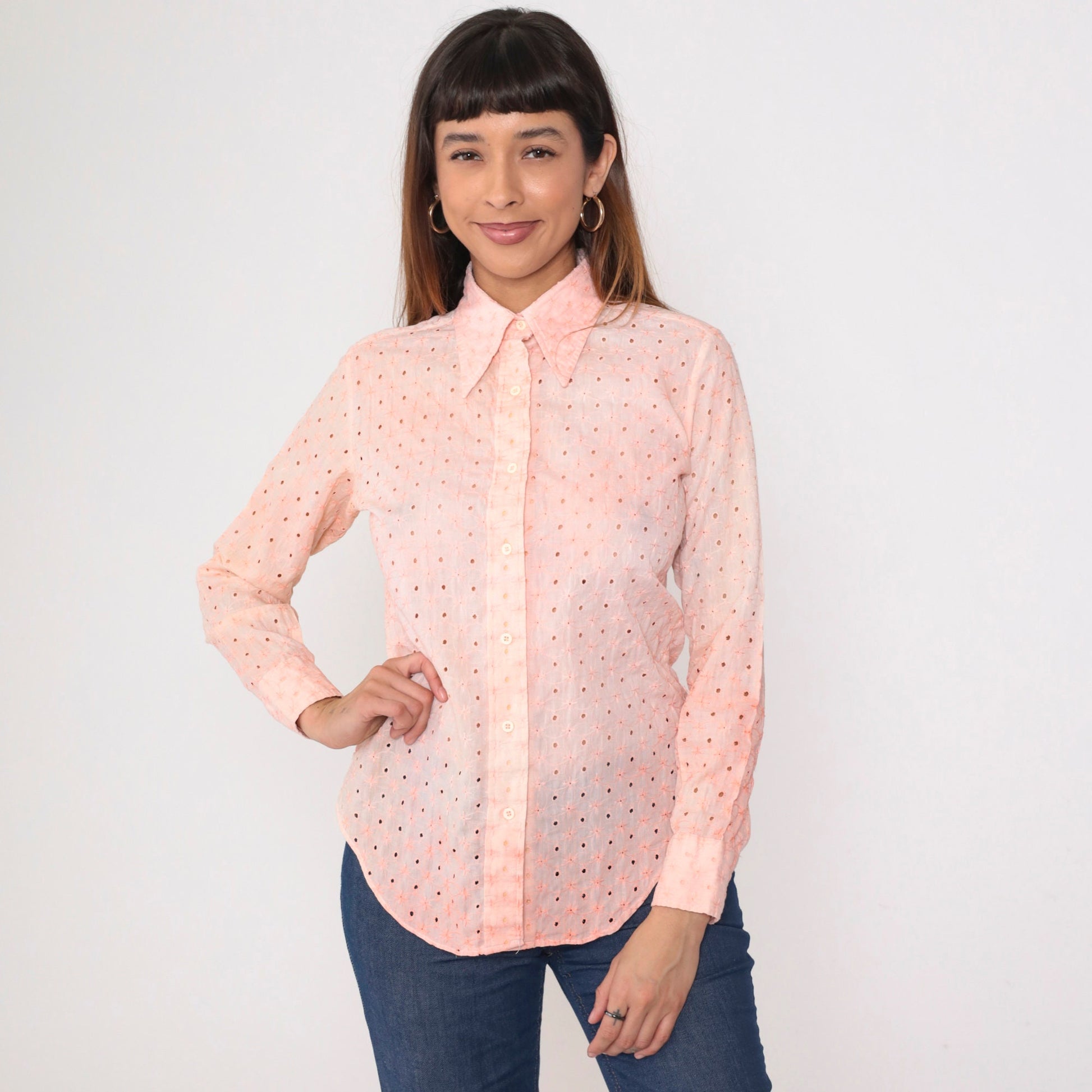 70s Baby Pink Eyelet Lace Button-Up Blouse Dagger Collar Long Sleeve Small