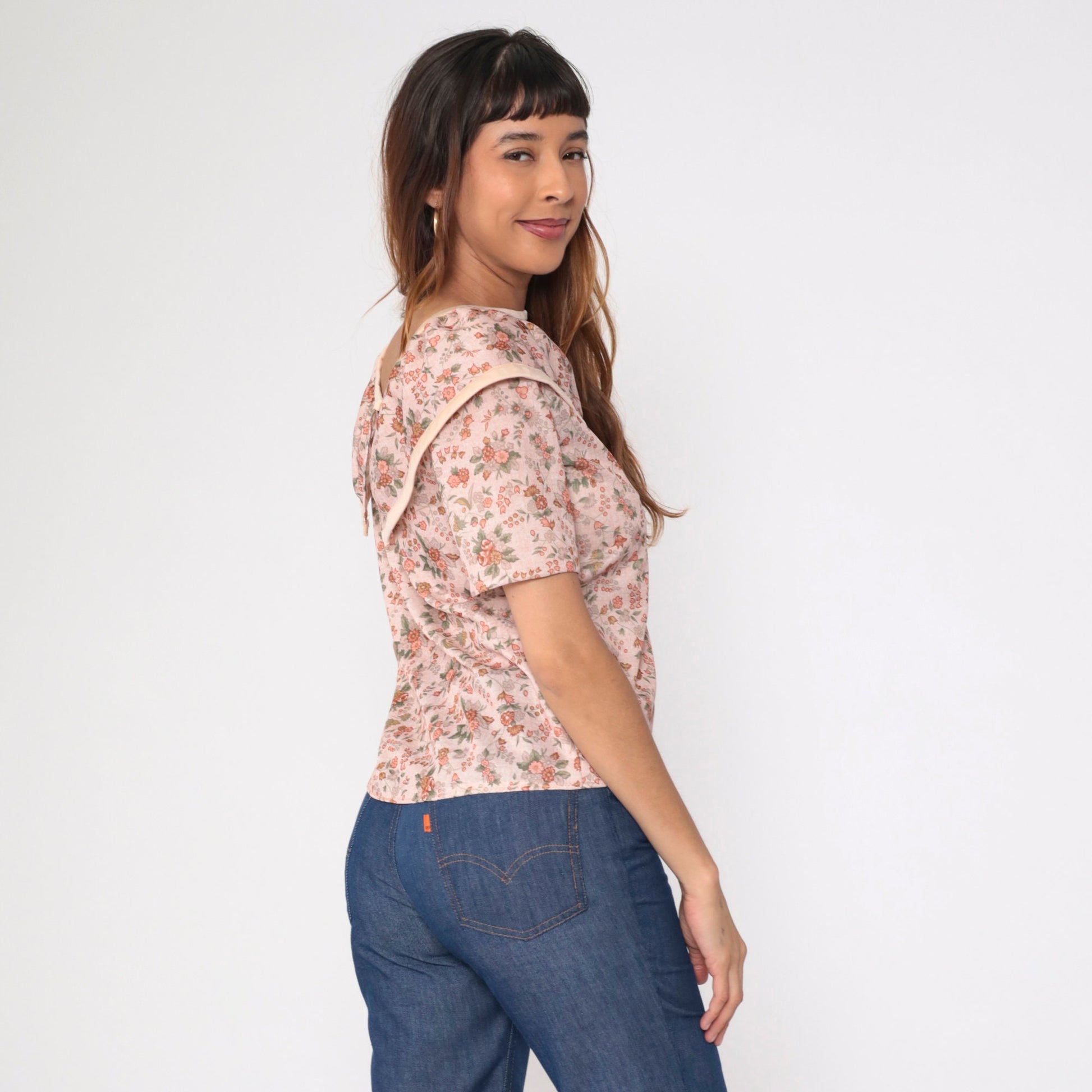 70s Pink Floral Blouse Short Sleeve Ruffled Bib Collar Medium