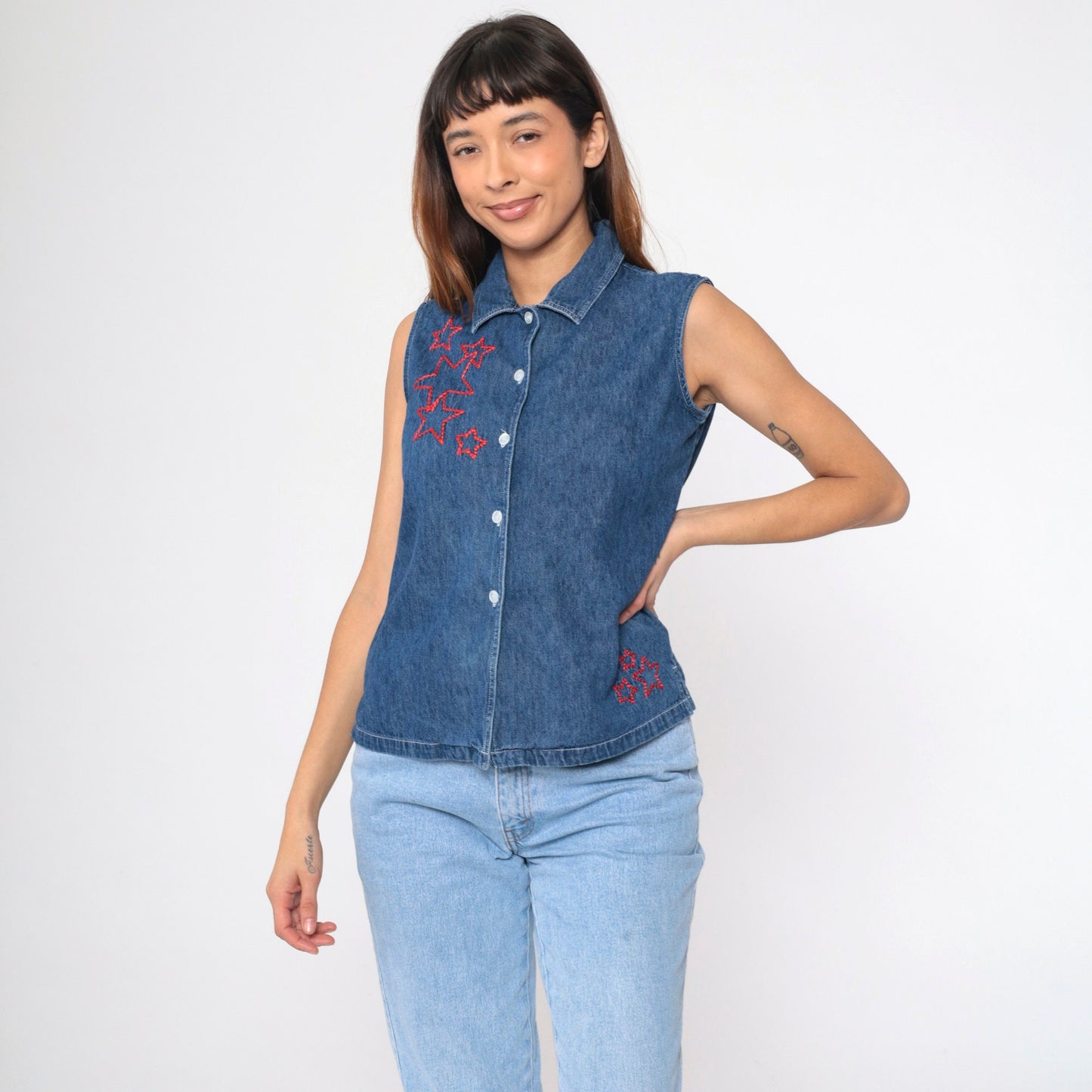 90s Denim Star Embroidered Sleeveless Button Up Blouse Blue Red Medium