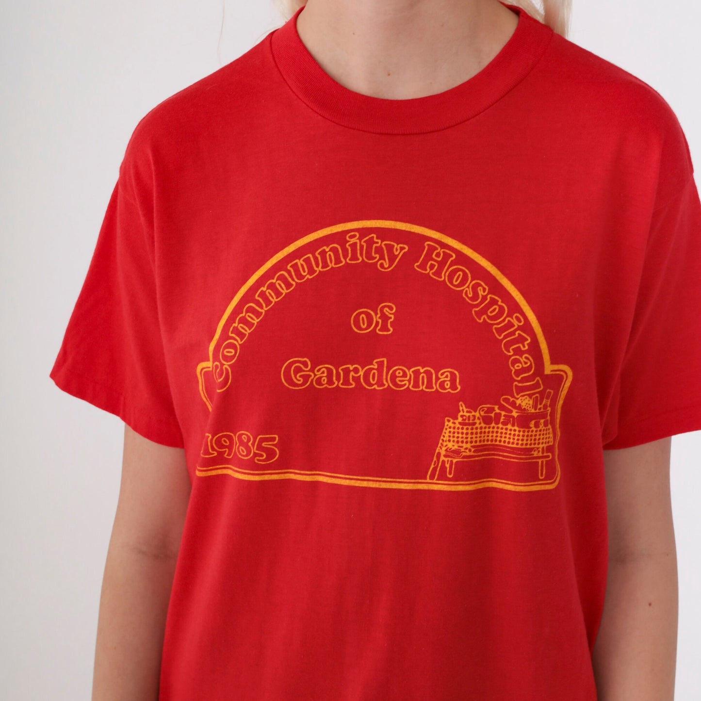 1985 Community Hospital of Gardena Graphic T-Shirt Red Hanes Medium