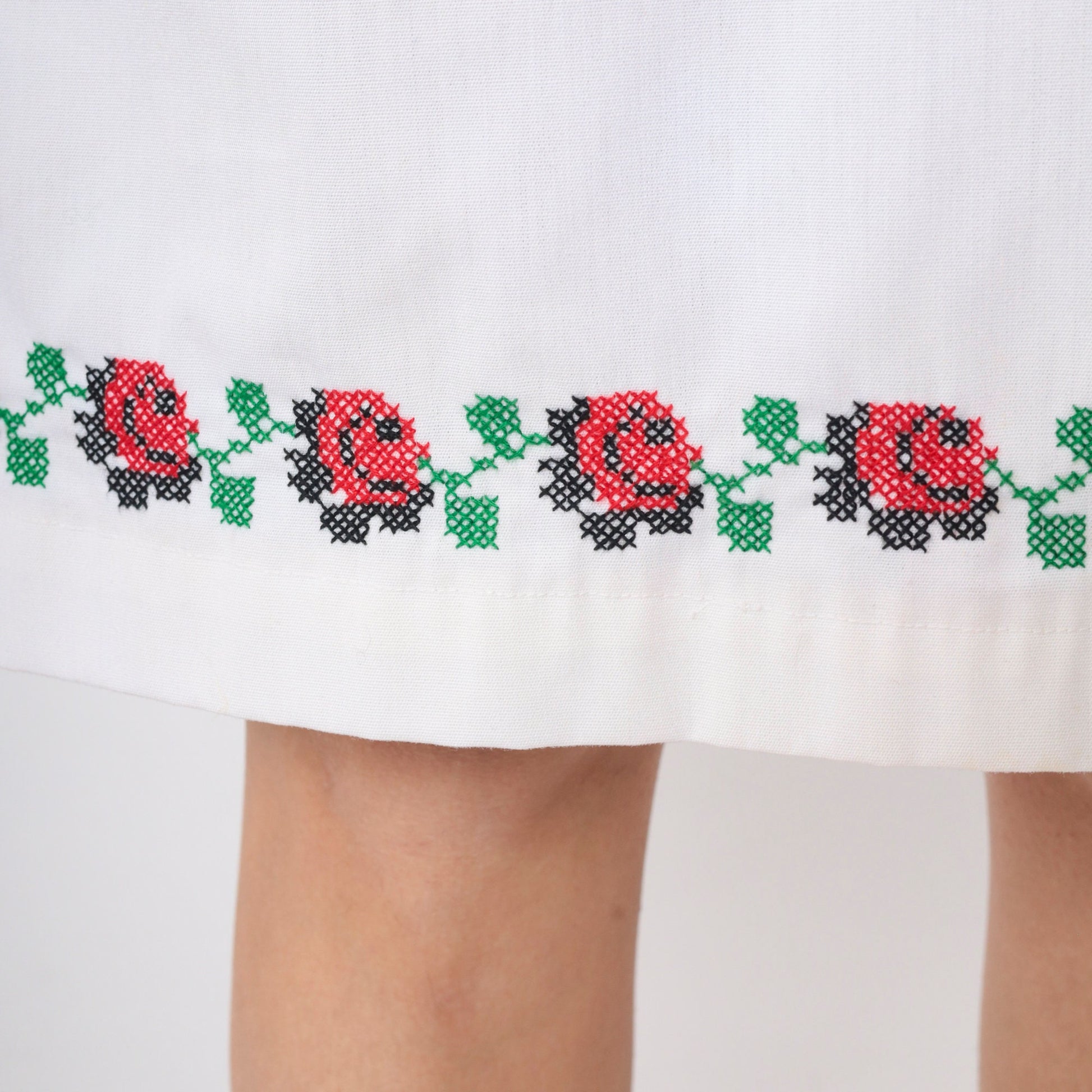70s Floral Cross Stitch Embroidered Dress White Midi Shift Long Sleeve Medium