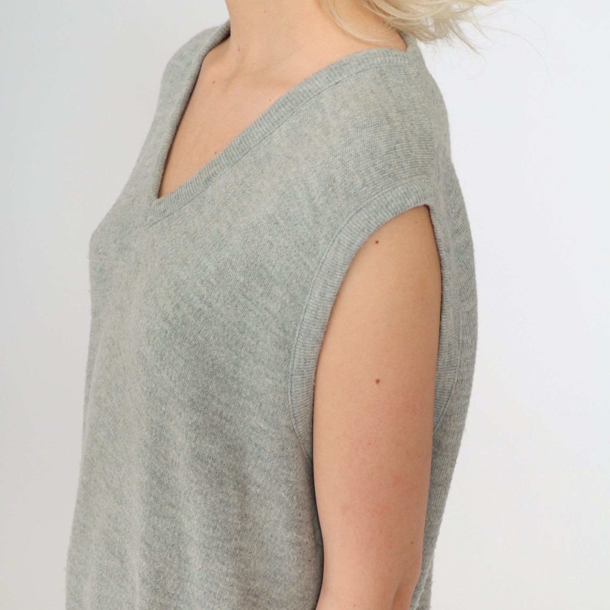 80s Grey V-Neck Sweater Vest Knit Tank Sleeveless Large