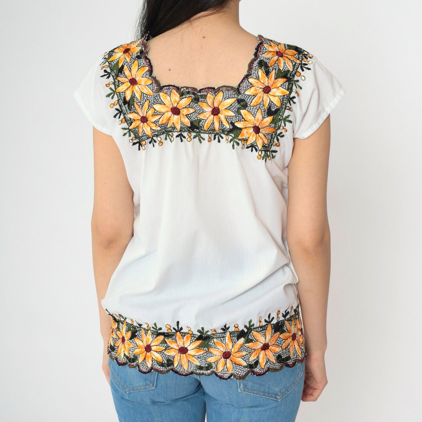 90s White Floral Embroidered Blouse Scalloped Edges Short Sleeve Small