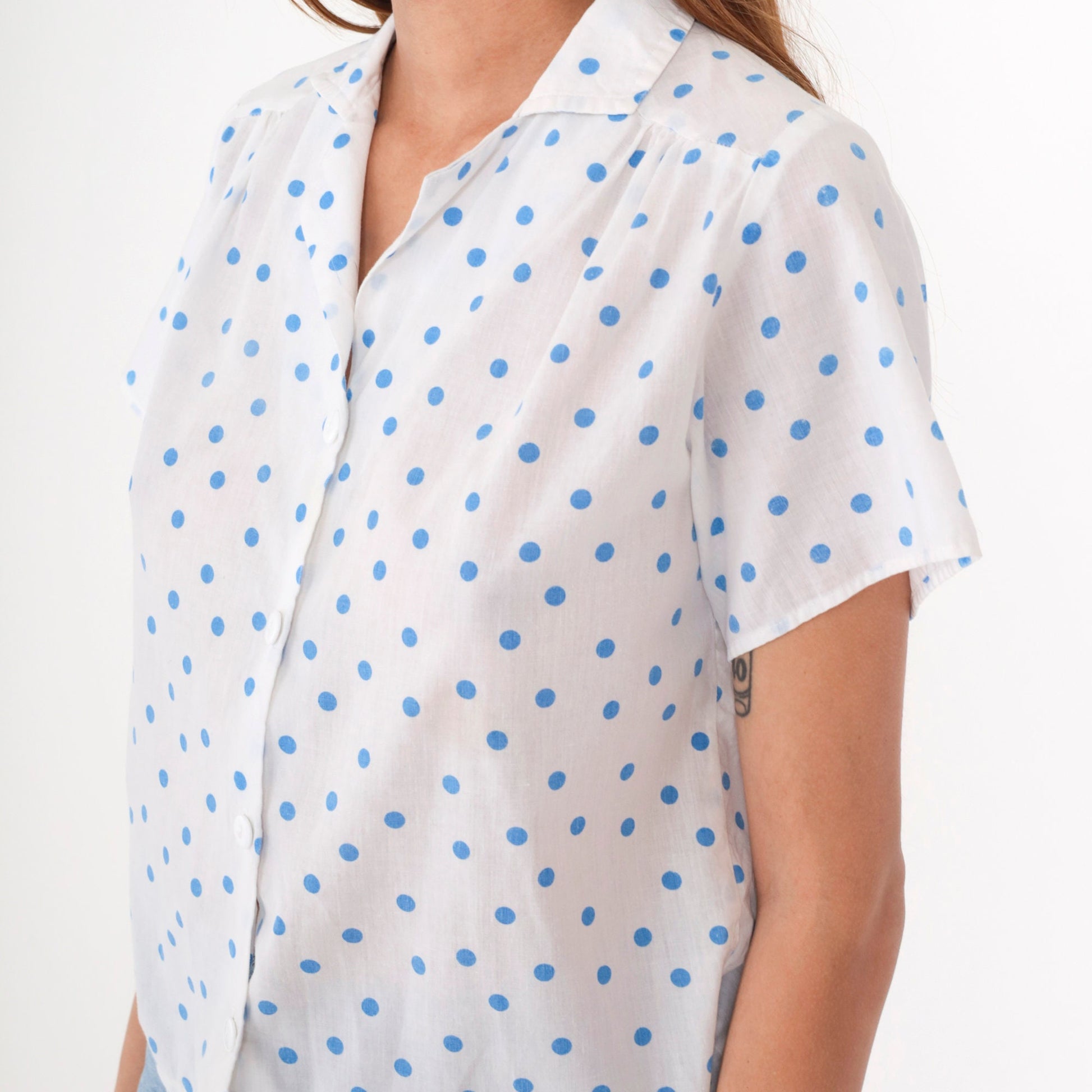 80s White Blue Polka Dot Button-Up Blouse Short Sleeve Medium