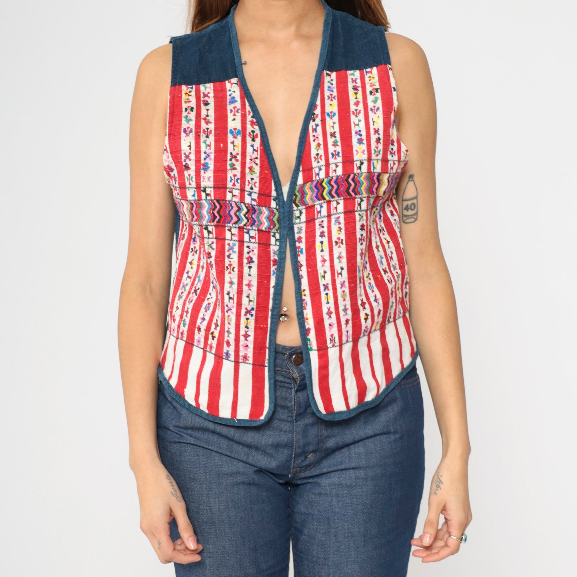 80s Guatemalan Embroidered Vest Red White Striped Animal Pattern Small
