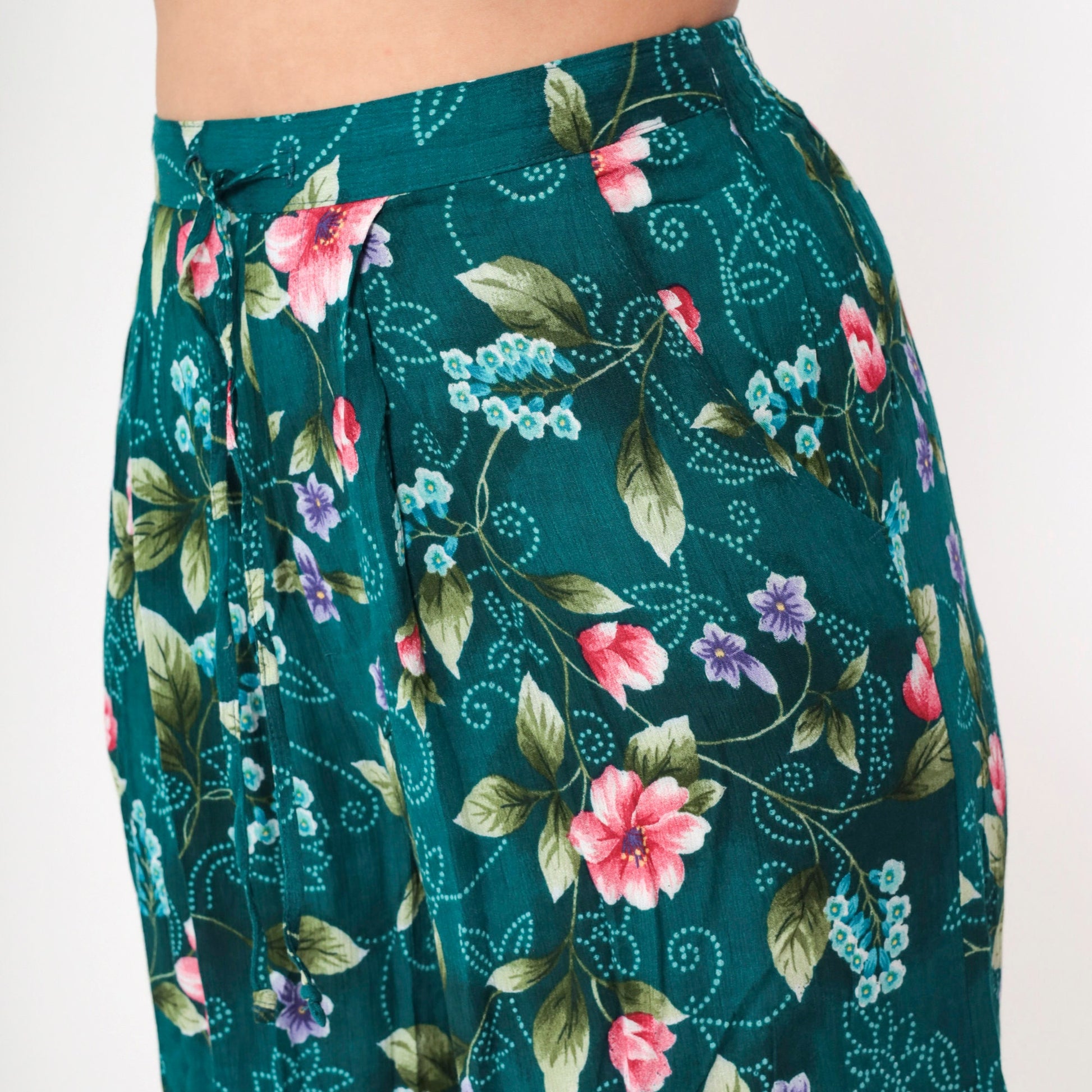 90s Jaclyn Smith Floral Shorts Teal Rayon High Waist Pleated Bermuda Medium