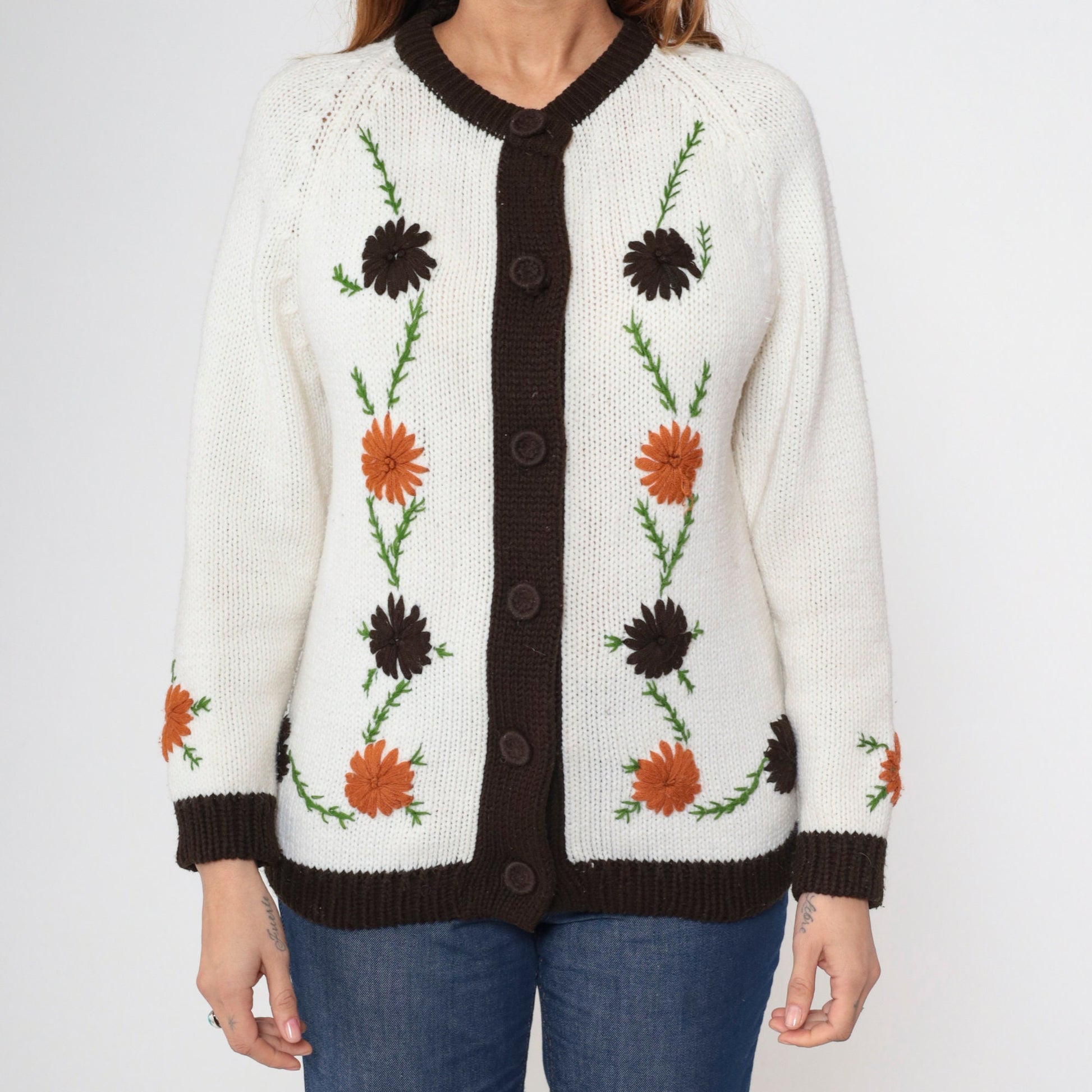 70s Floral Embroidered Cardigan White Acrylic Knit Raglan Sleeve Medium