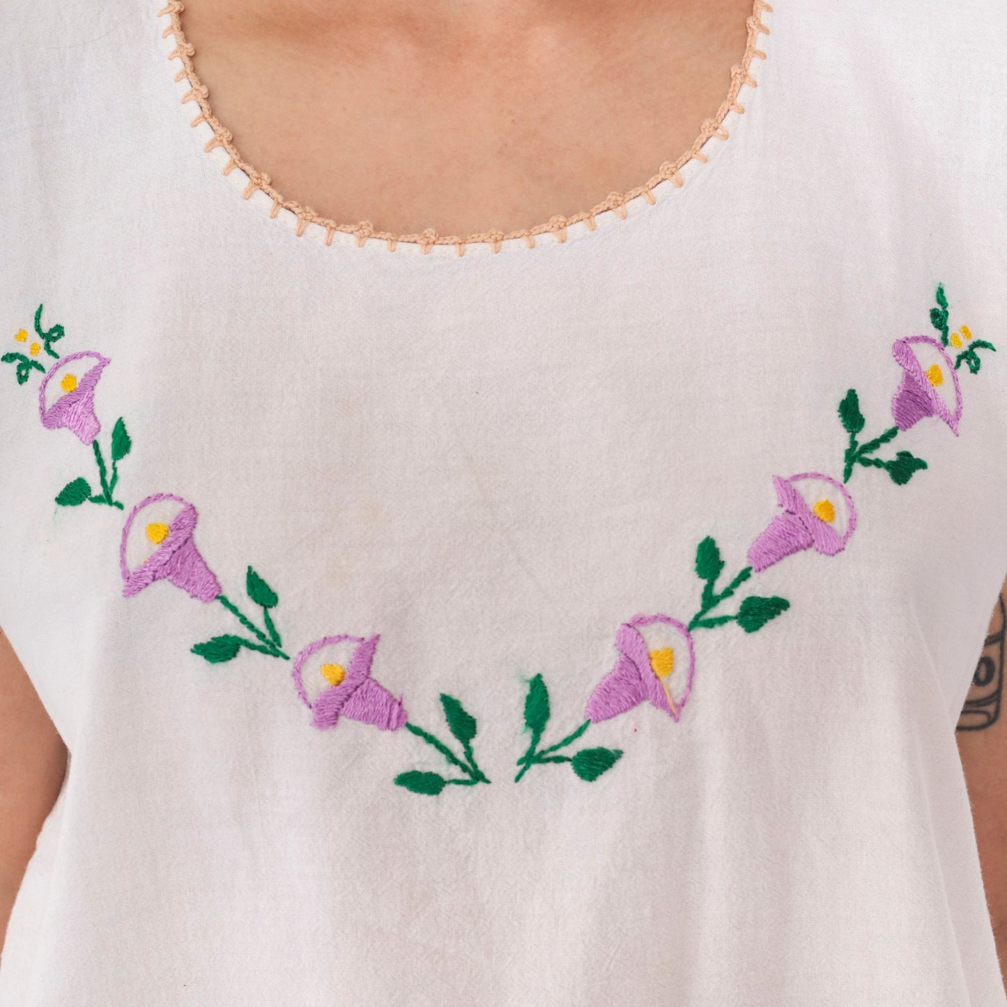 90s White Floral Embroidered Tank Top Scoop Neck Sleeveless Medium