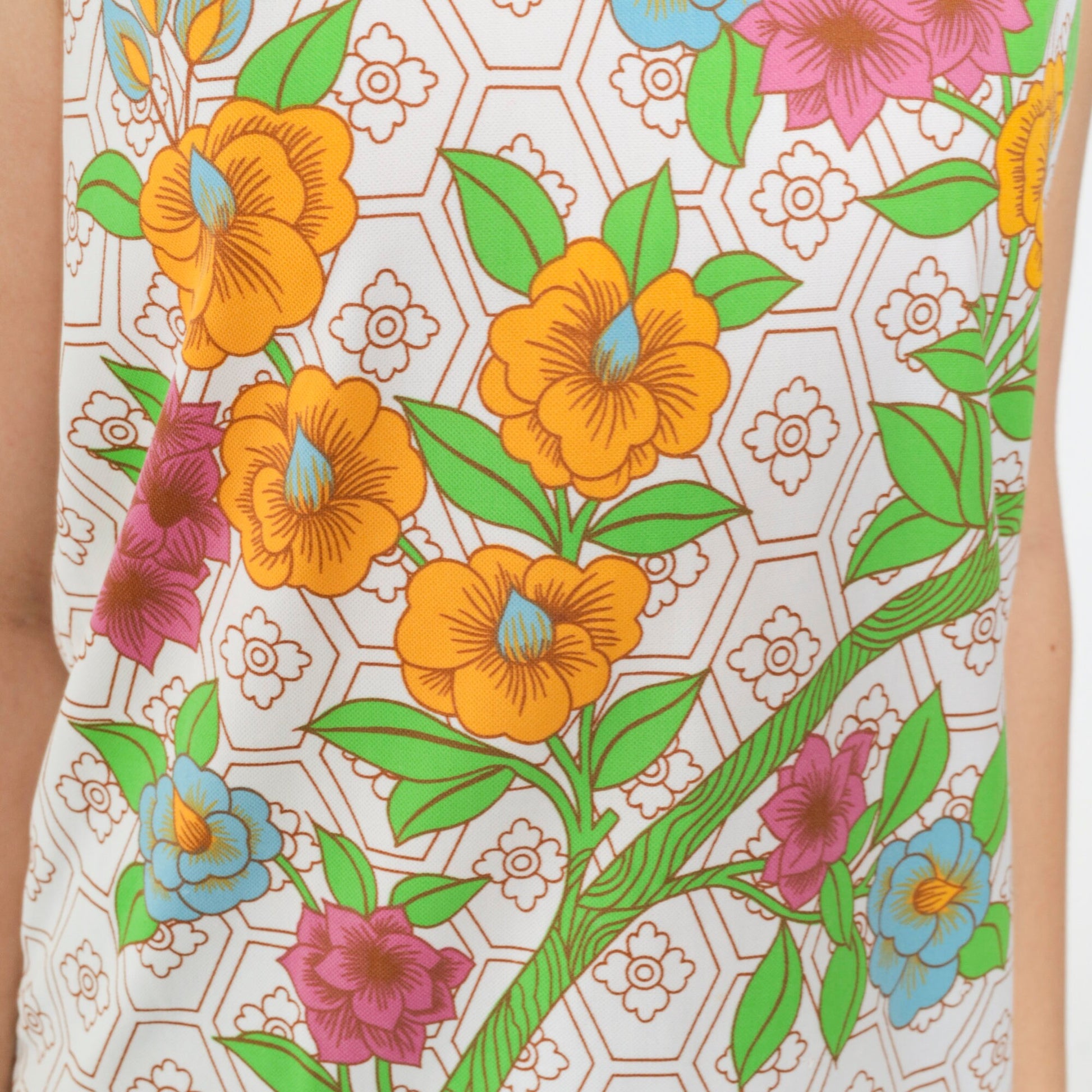 70s White Floral Tank Top Geometric Flower Print Sleeveless Blouse Medium