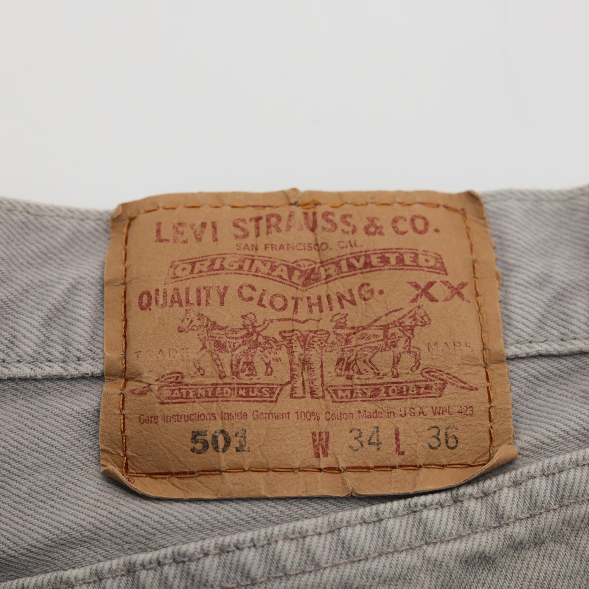 90s Levi's 501 Grey Denim Cut-Off Shorts Frayed Hem Medium 34
