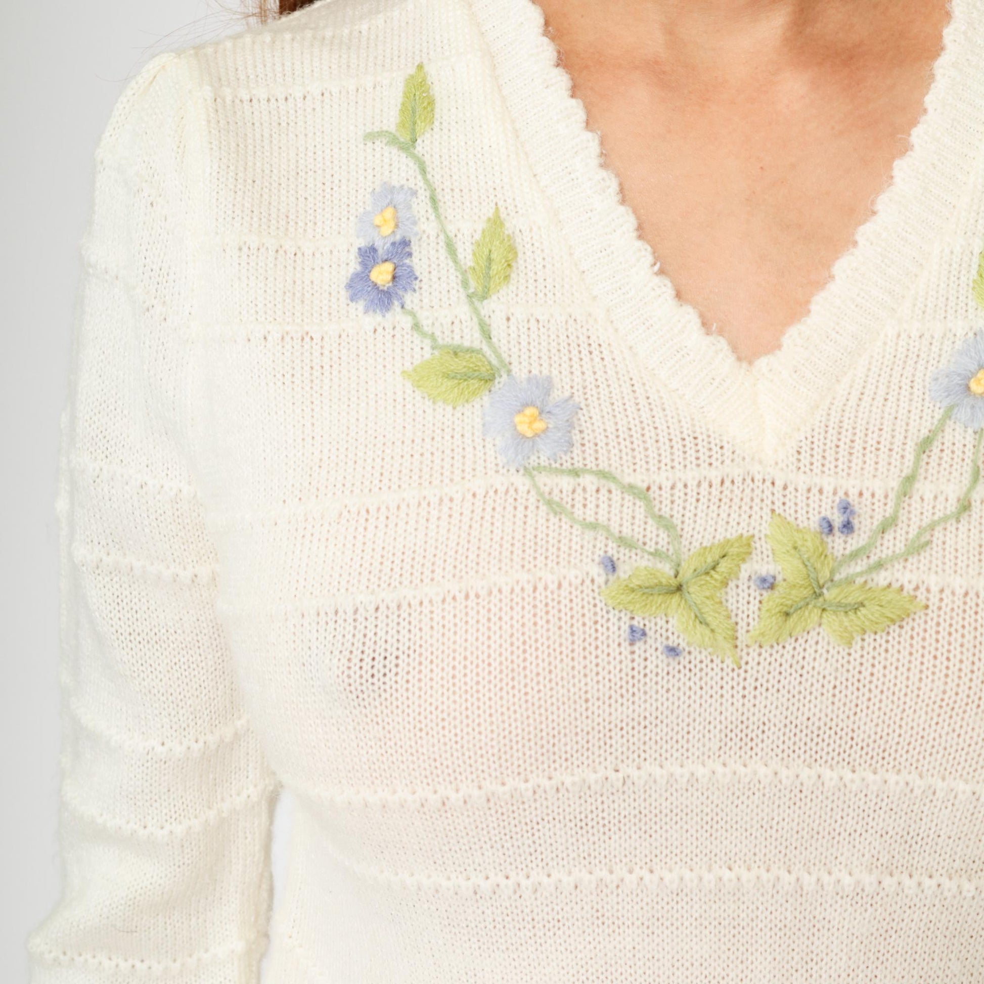 70s-80s Embroidered Floral Puff Sleeve Sweater Cream V-Neck Small