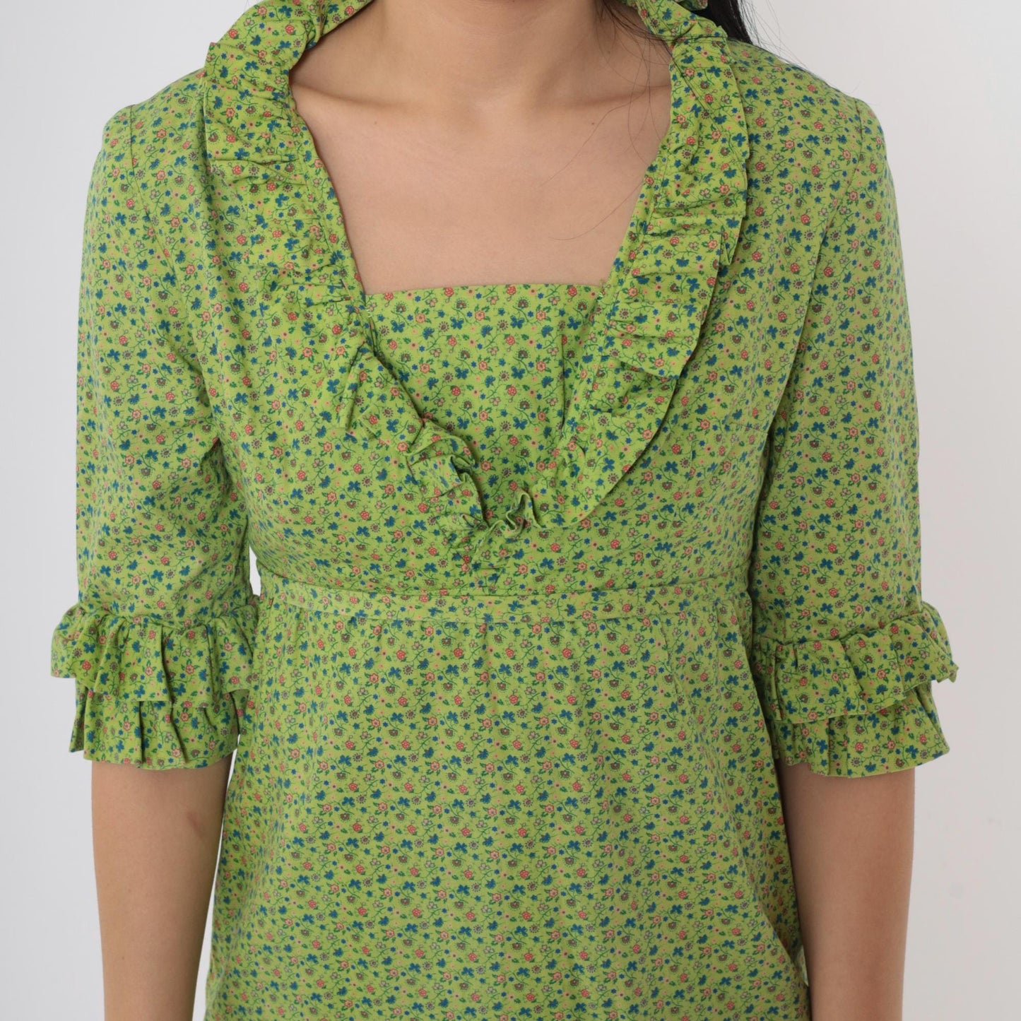 60s Mod Green Floral Calico Mini Shift Dress Empire Waist Ruffle Neckline Extra Small