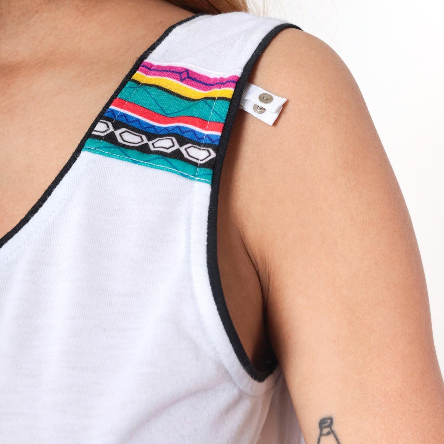90s Tail Tank Top White Multicolor Striped V-Neck Athletic Medium Large