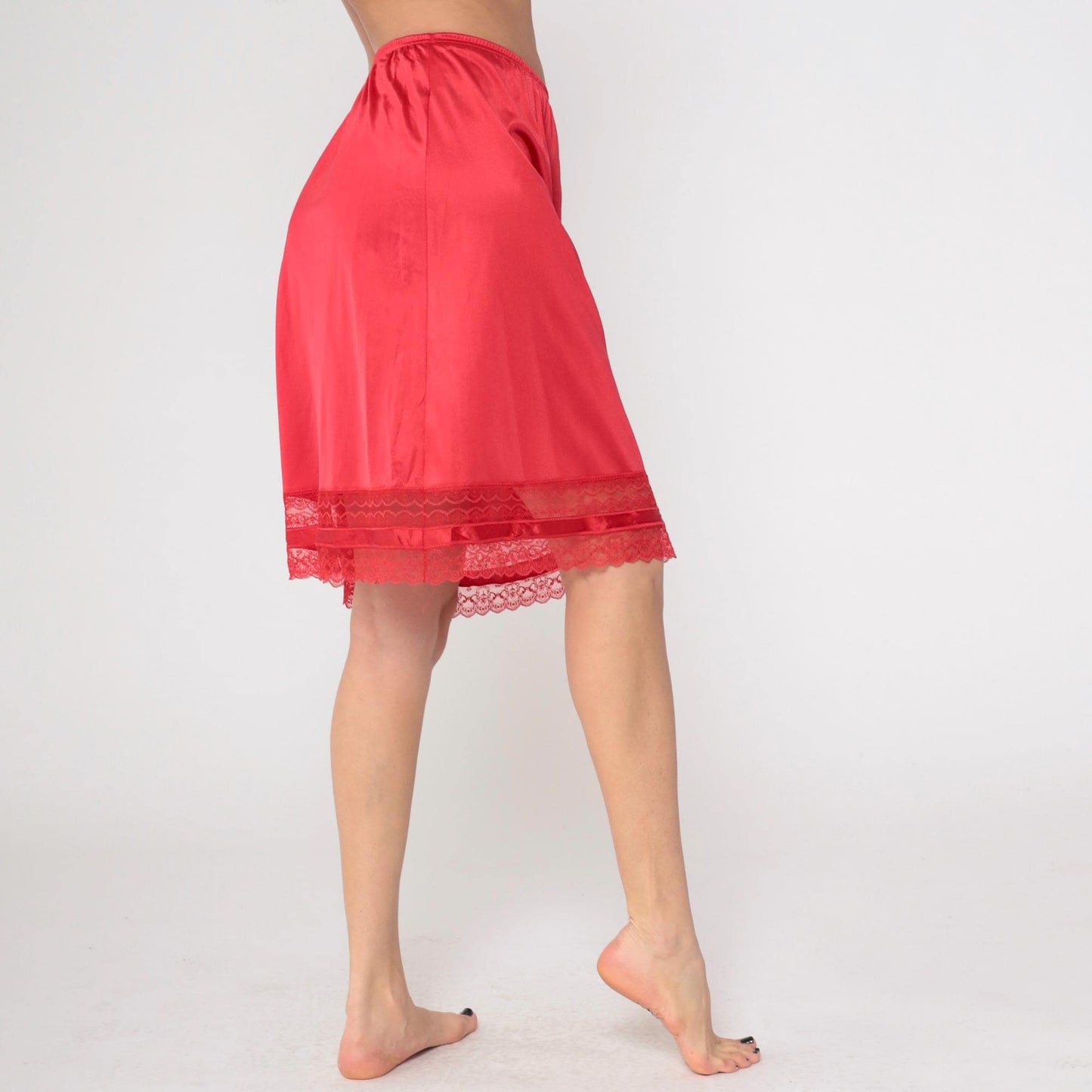 80s Vanity Fair Red Lace Half Slip Knee-Length Nylon Medium
