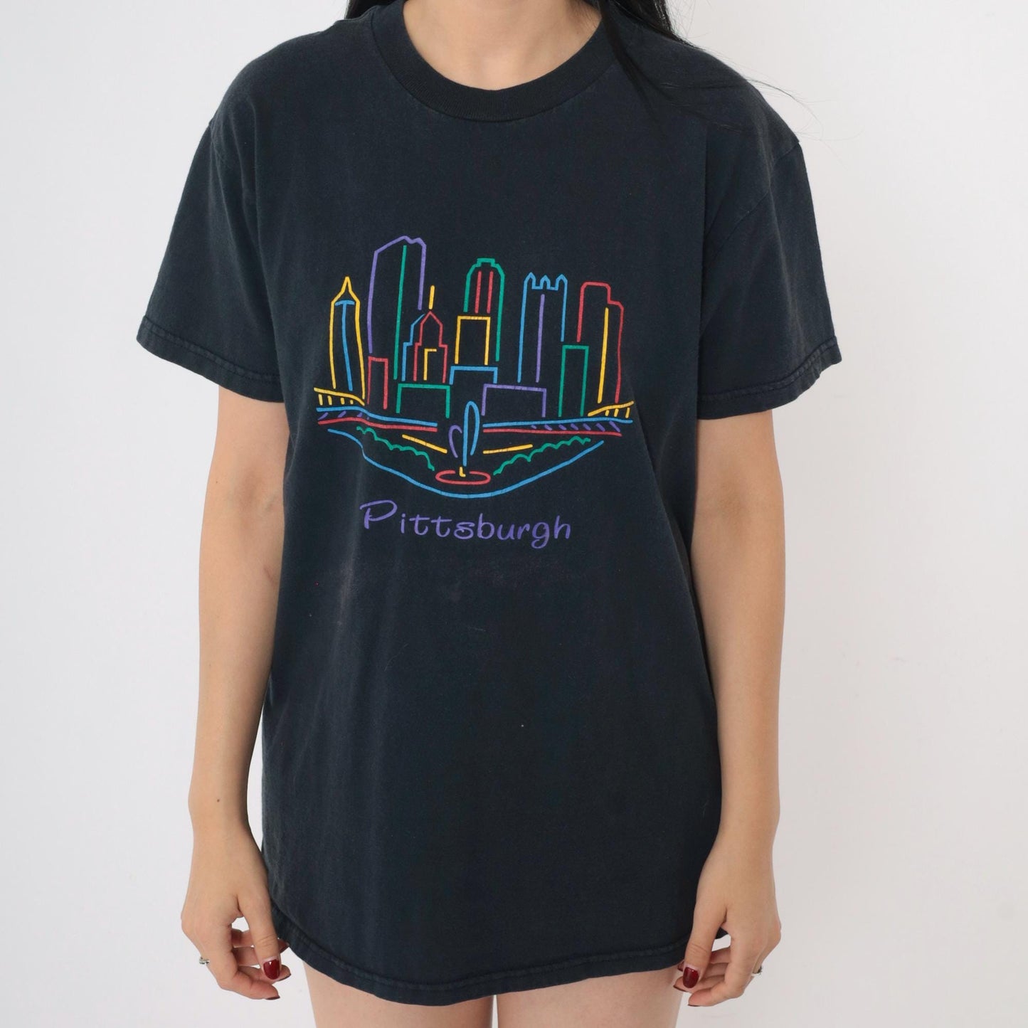 90s Pittsburgh Cityscape Graphic T-Shirt Black Cotton Crewneck Medium