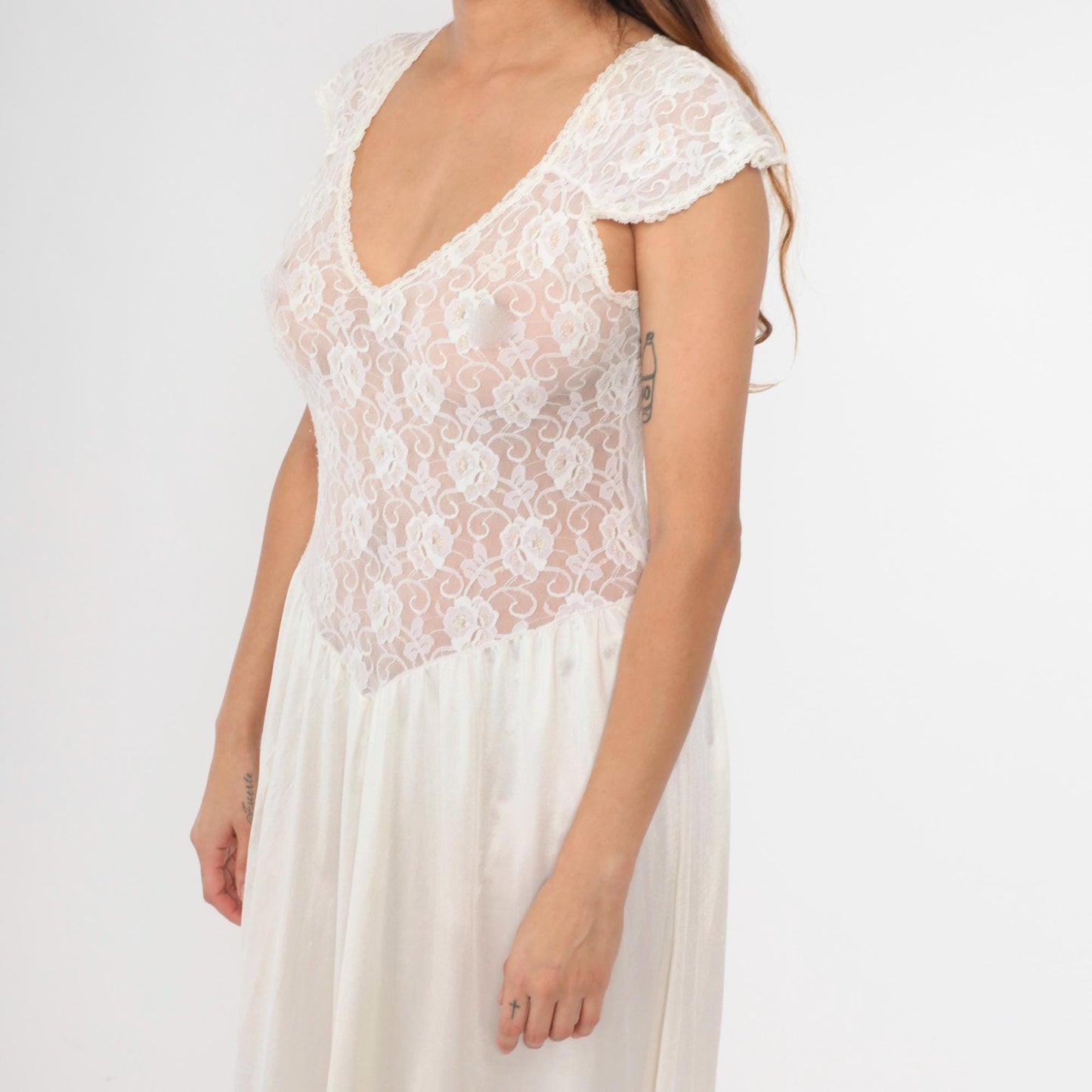 80s White Lace Iridescent Maxi Nightgown Cap Sleeve Low Basque Waist Medium