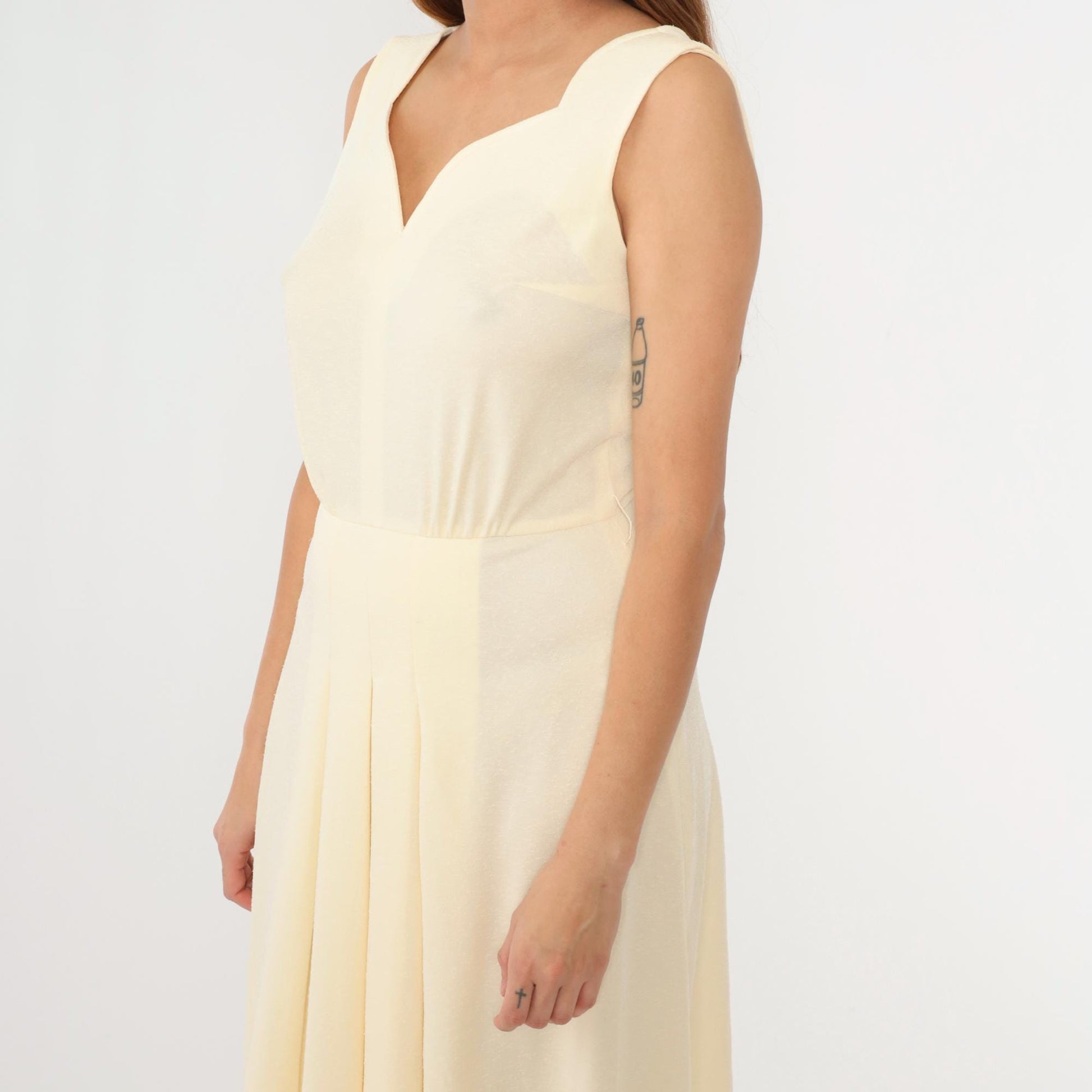 1970s Carnegie of London Cream Scalloped Pleated Midi Dress Small