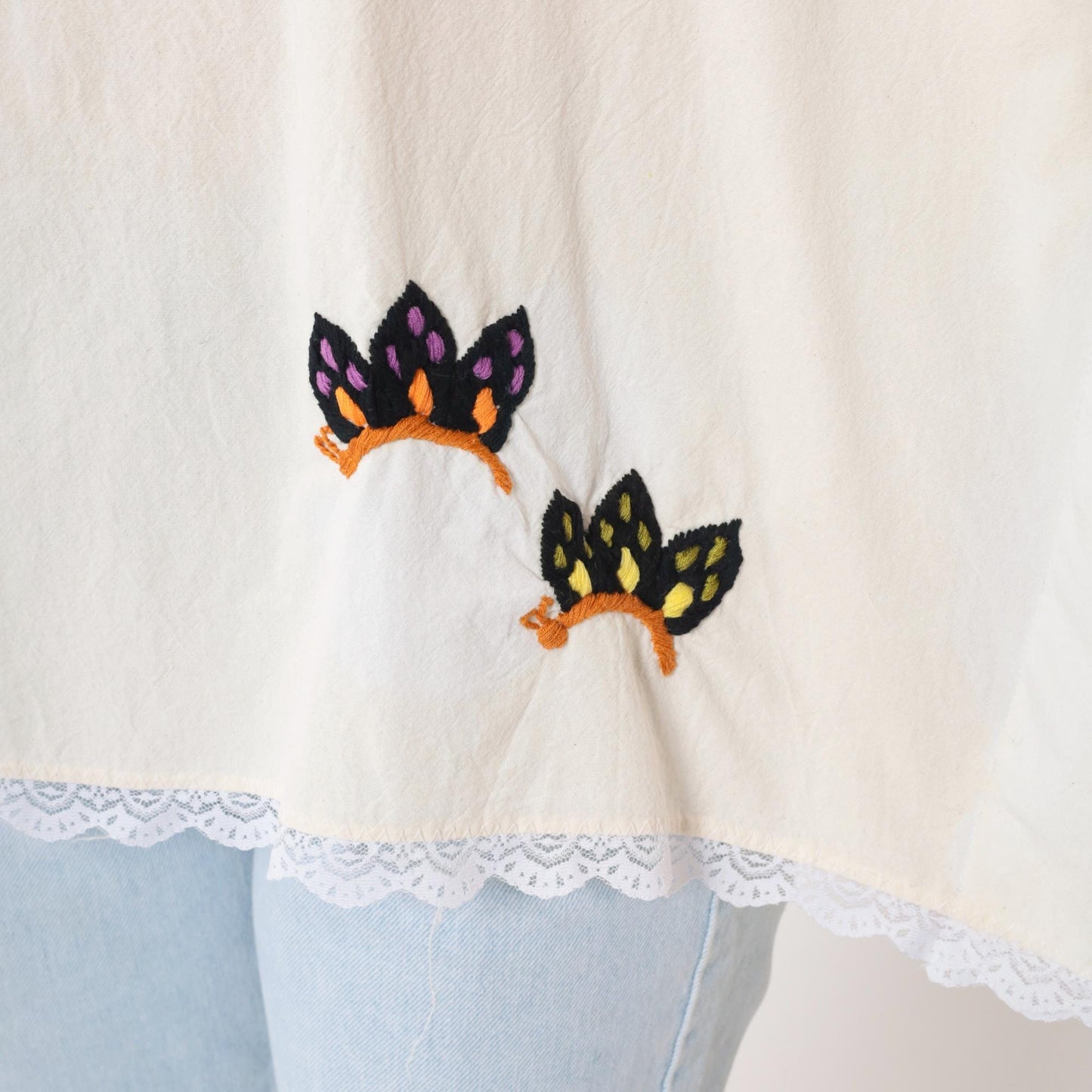 90s Floral Embroidered Blouse Cream Butterfly Tunic Scoop Neck Medium Large