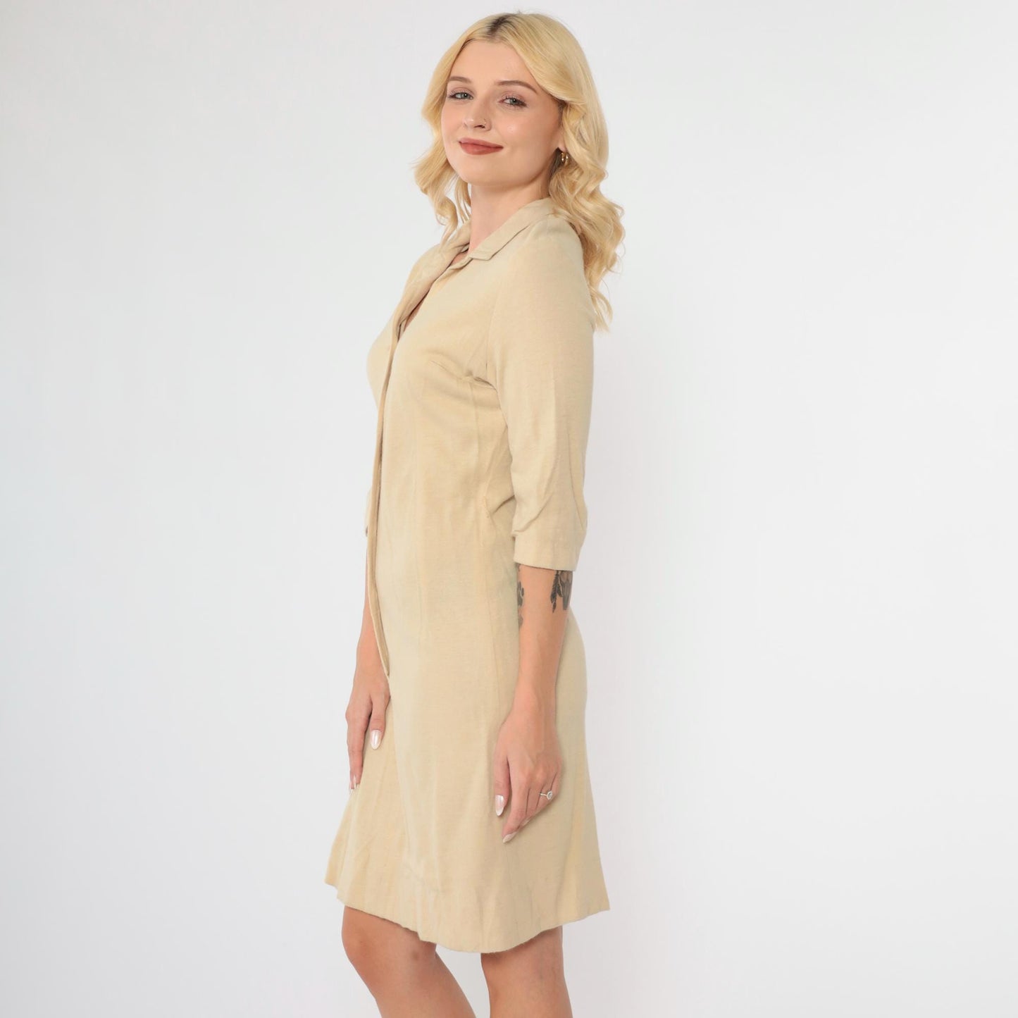 1970s Beige Shift Dress Gold Button Mini 3/4 Sleeve Collar Small