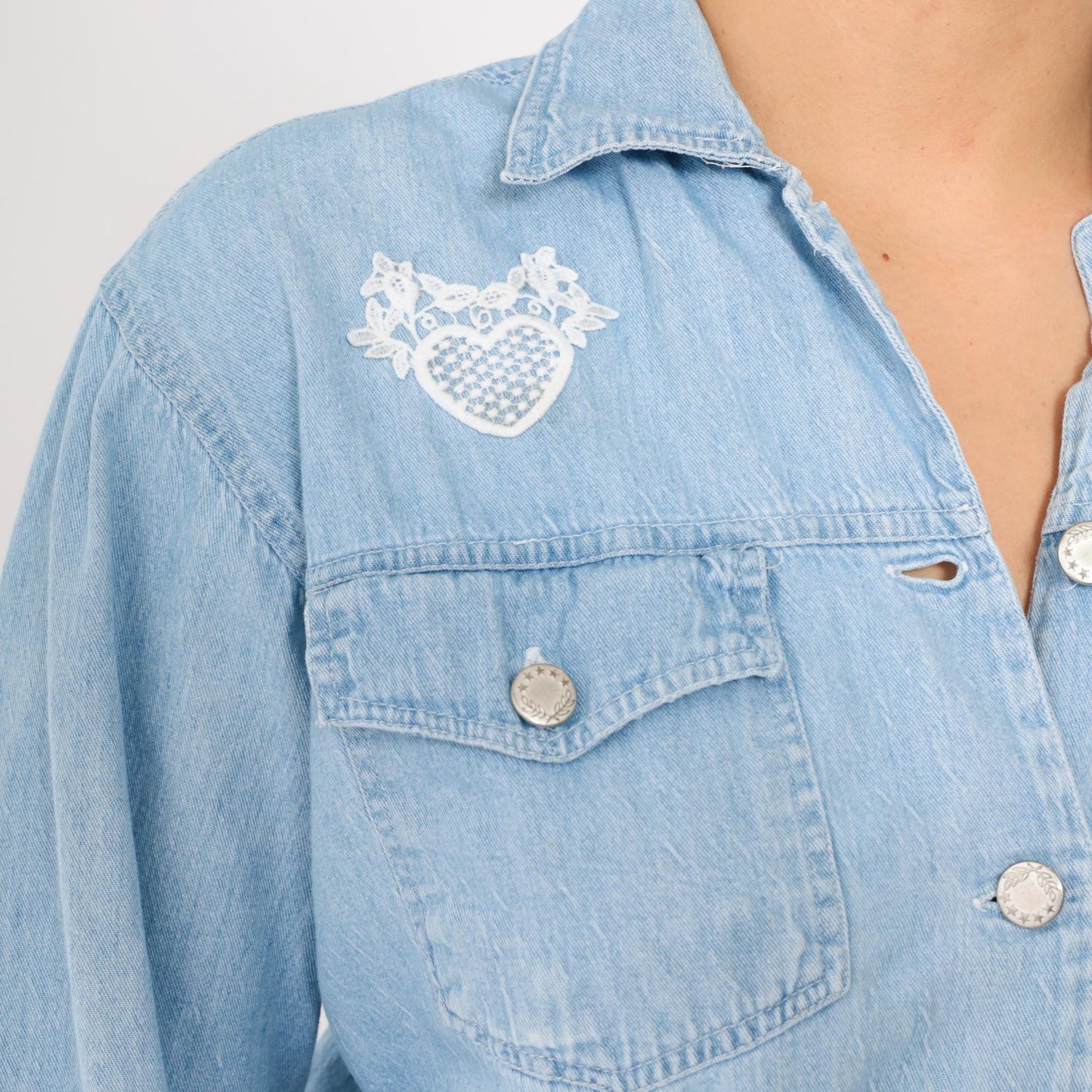 90s Light Wash Denim Crop Shirt Lace Heart Detail Button Up Small