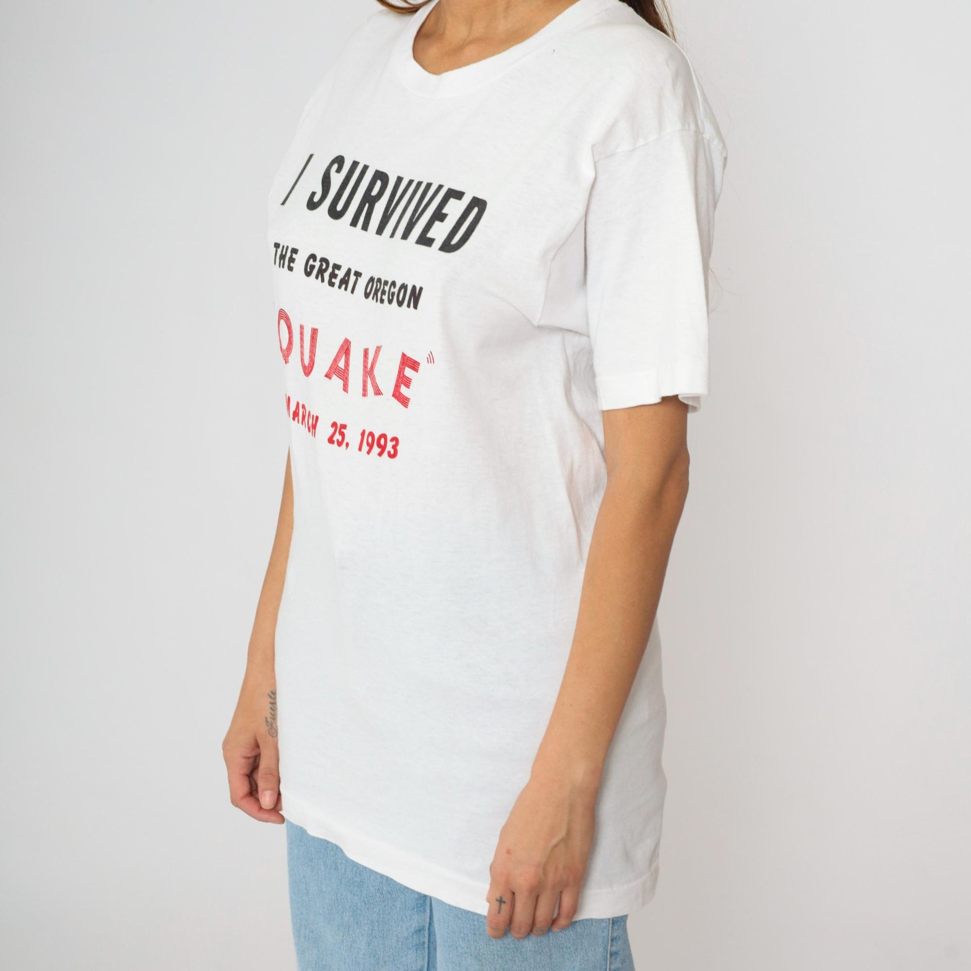 1993 Oregon Earthquake Survivor Graphic T-Shirt White Cotton Crewneck Medium