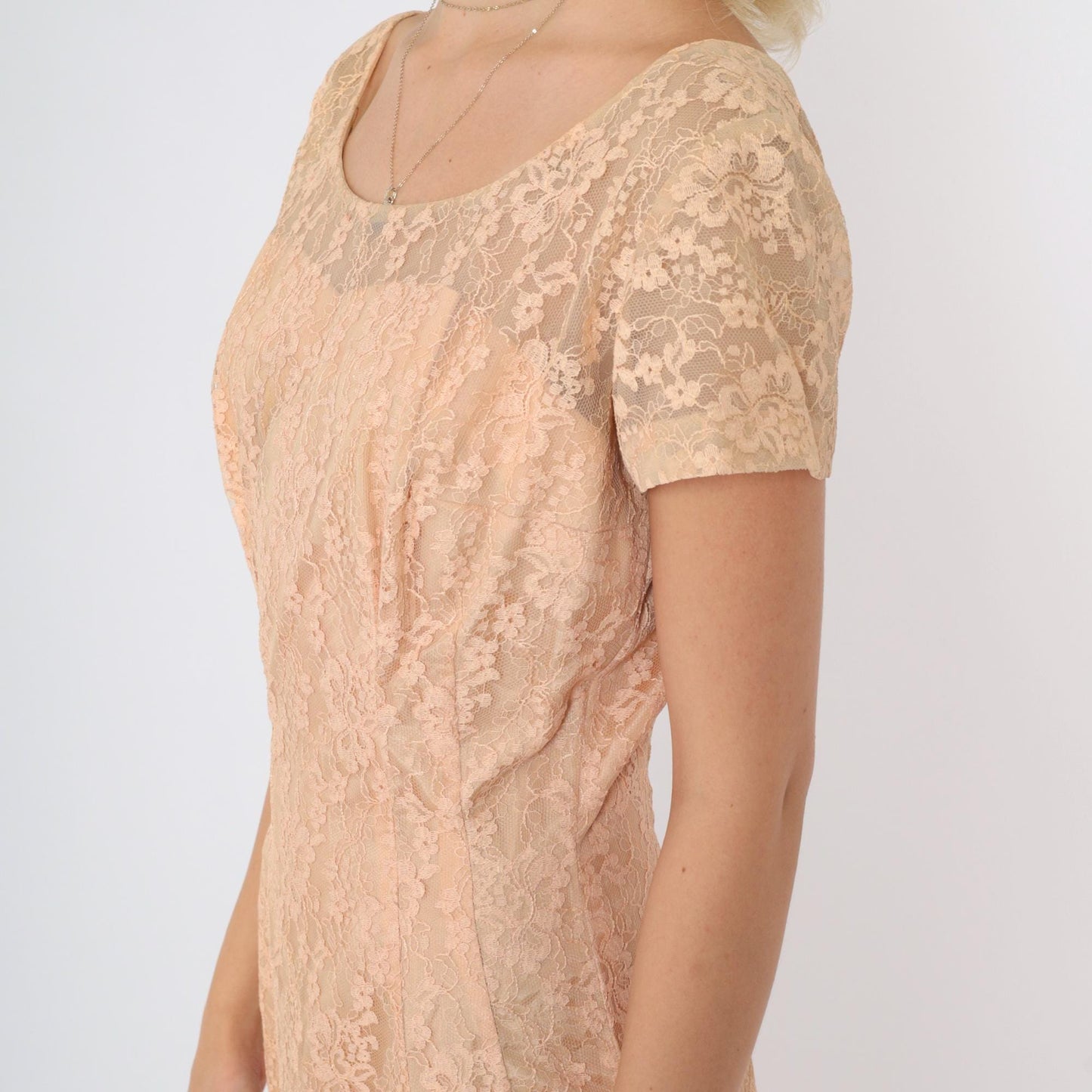 1960s Peach Lace Midi Dress Sweetheart Neckline Short Sleeve Small