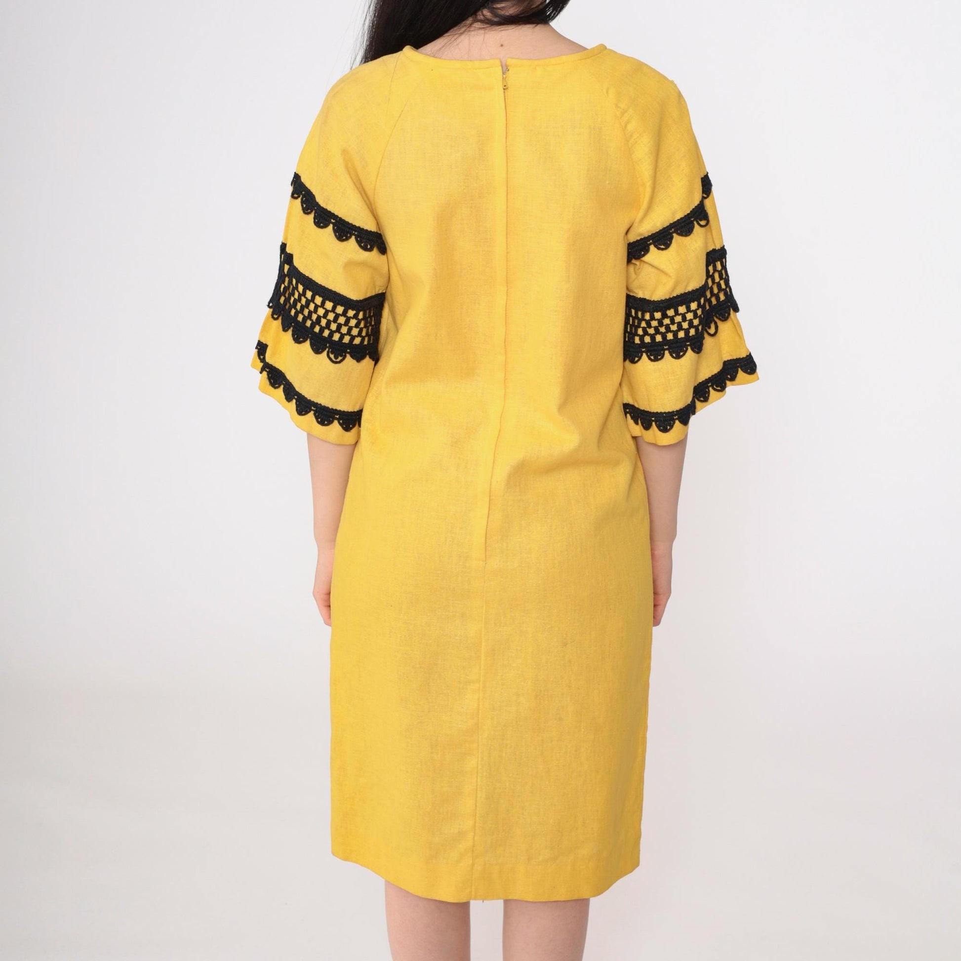 1960s Mod Yellow Shift Dress Bell Sleeve Black Crochet Trim Knee-Length Small