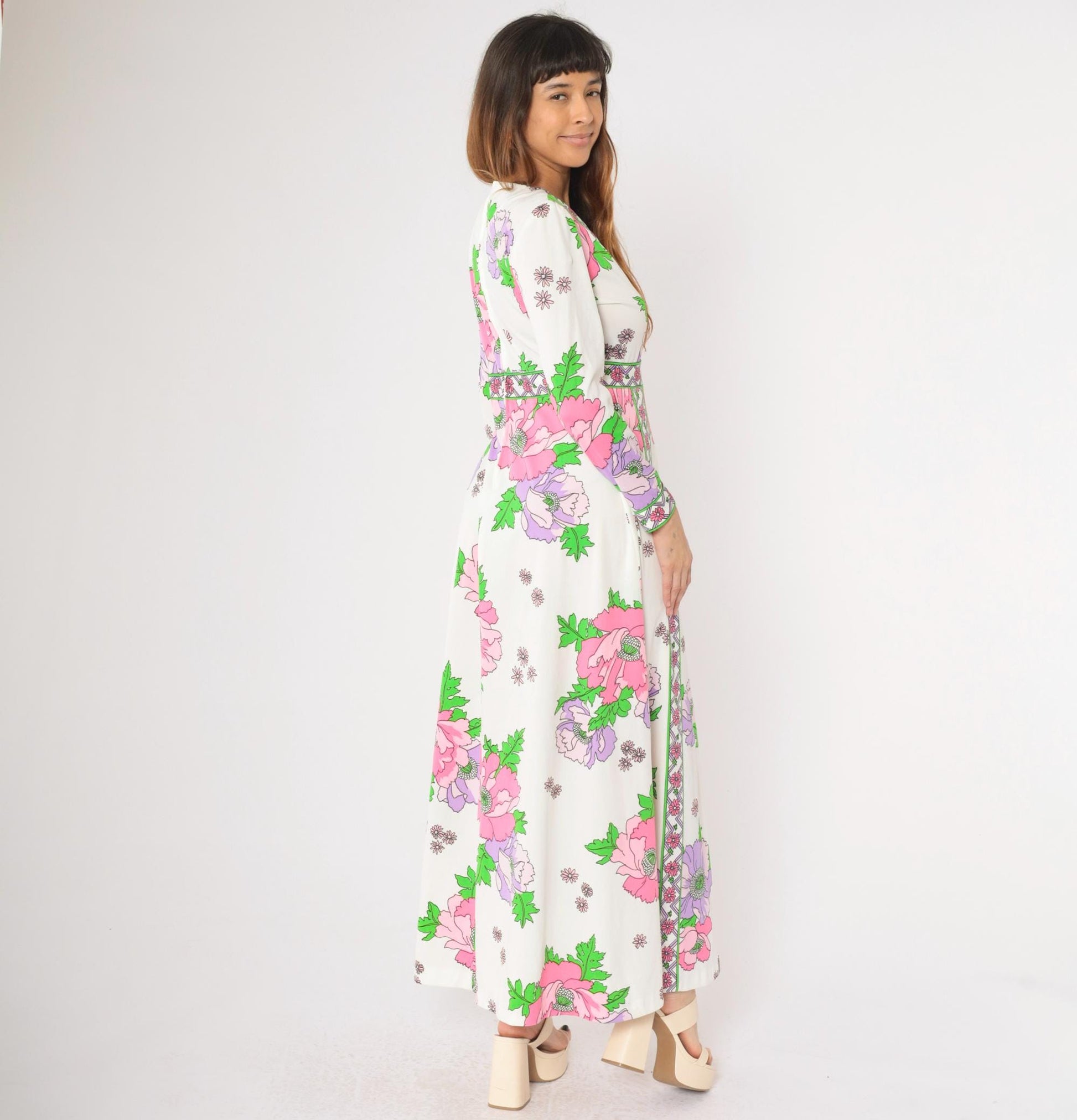 70s Floral Maxi Dress White Pink Purple Green V-Neck Long Sleeve Medium M