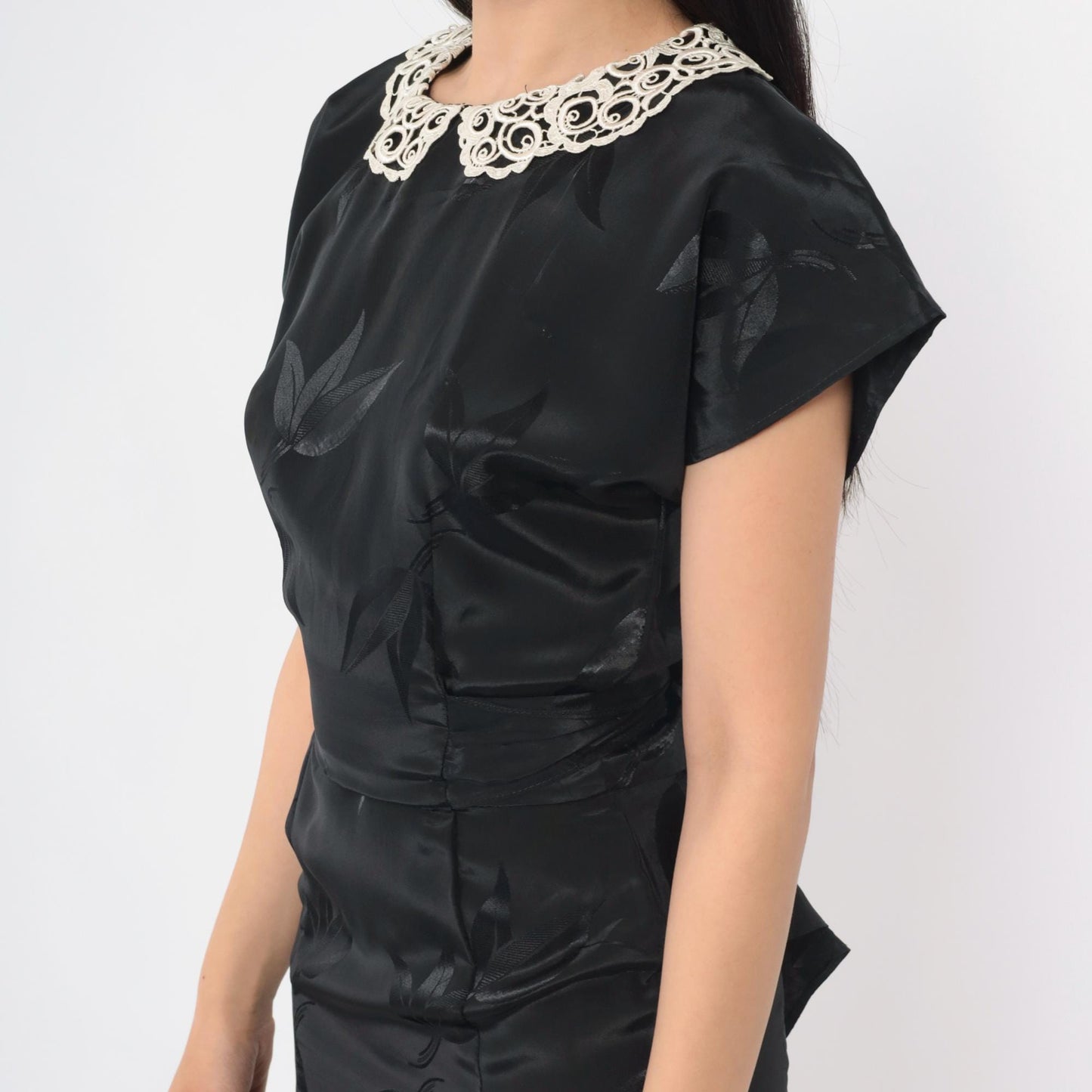 1940s Black Jacquard Midi Dress Peter Pan Collar Cap Sleeve Tie-Back Small