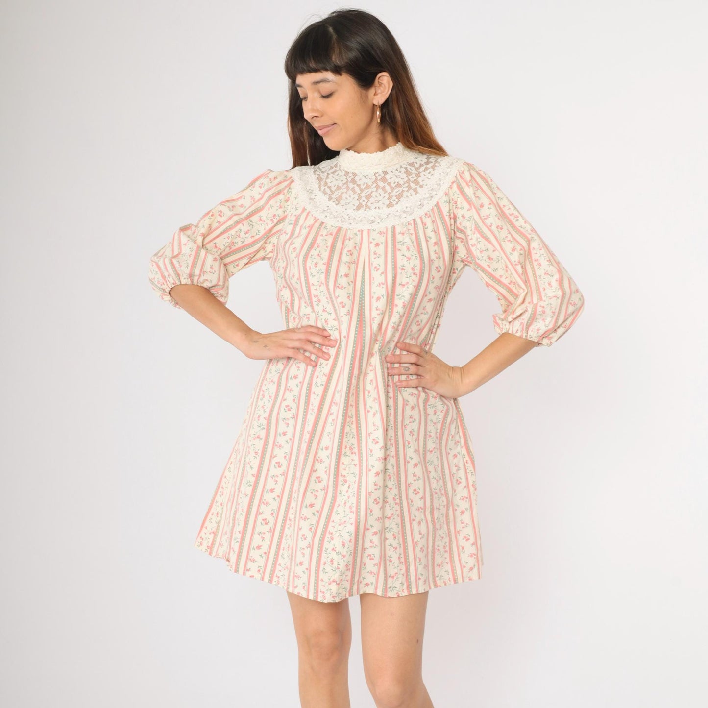 70s Princess Kaiulani Hawaiian Mini Dress Lace Yoke Balloon Sleeve Cream Pink Medium