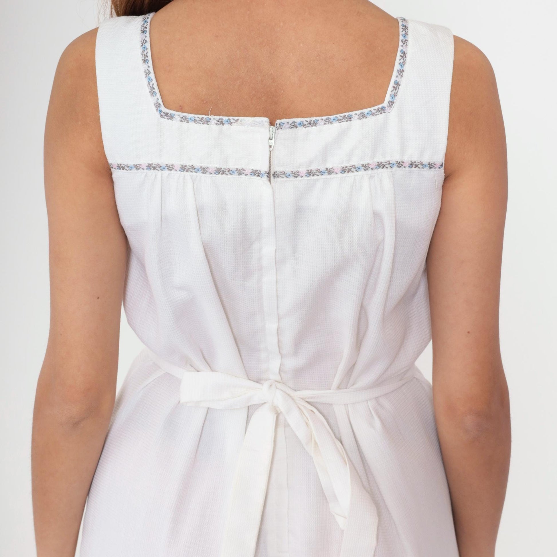 70s White Floral Embroidered Midi Dress Sleeveless High Waist Tie Belt Small
