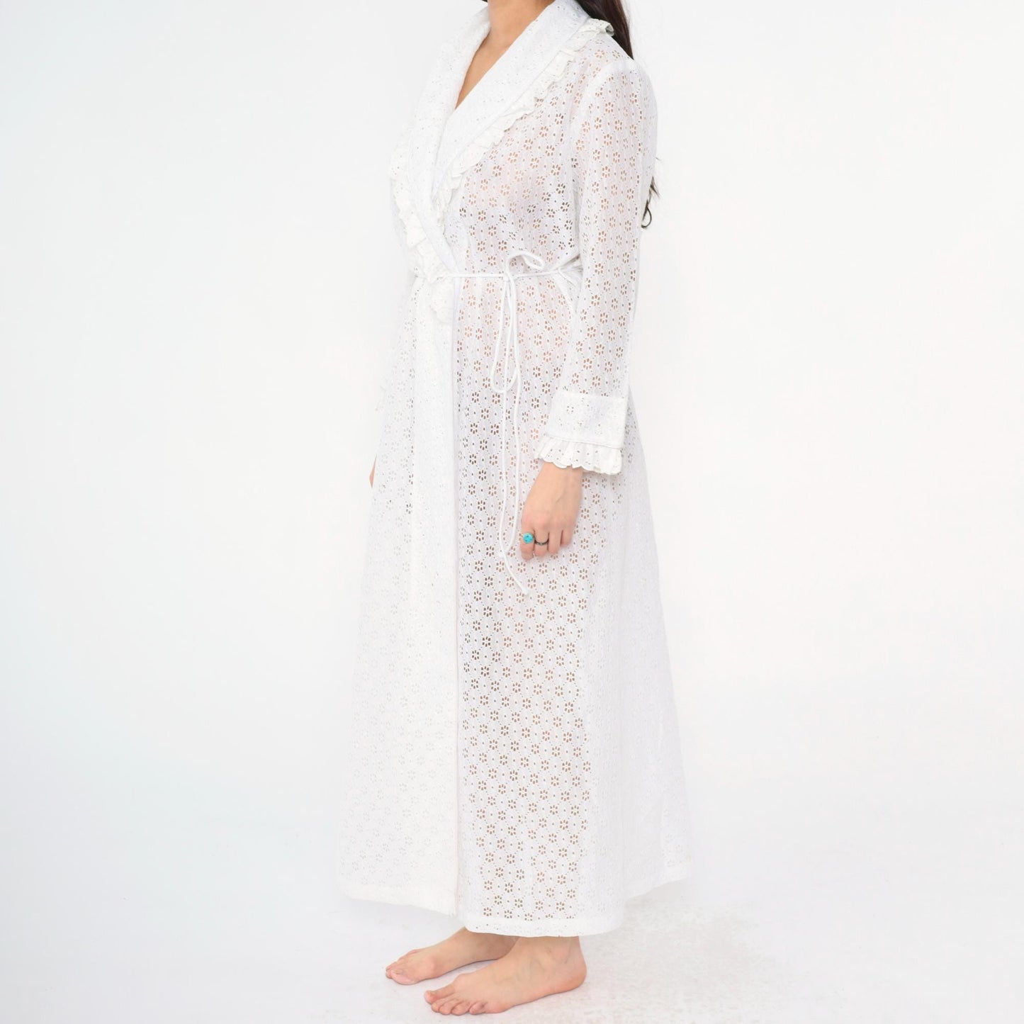 70s White Eyelet Lace Robe Long Sleeve Ruffle Trim Wrap Belted Small