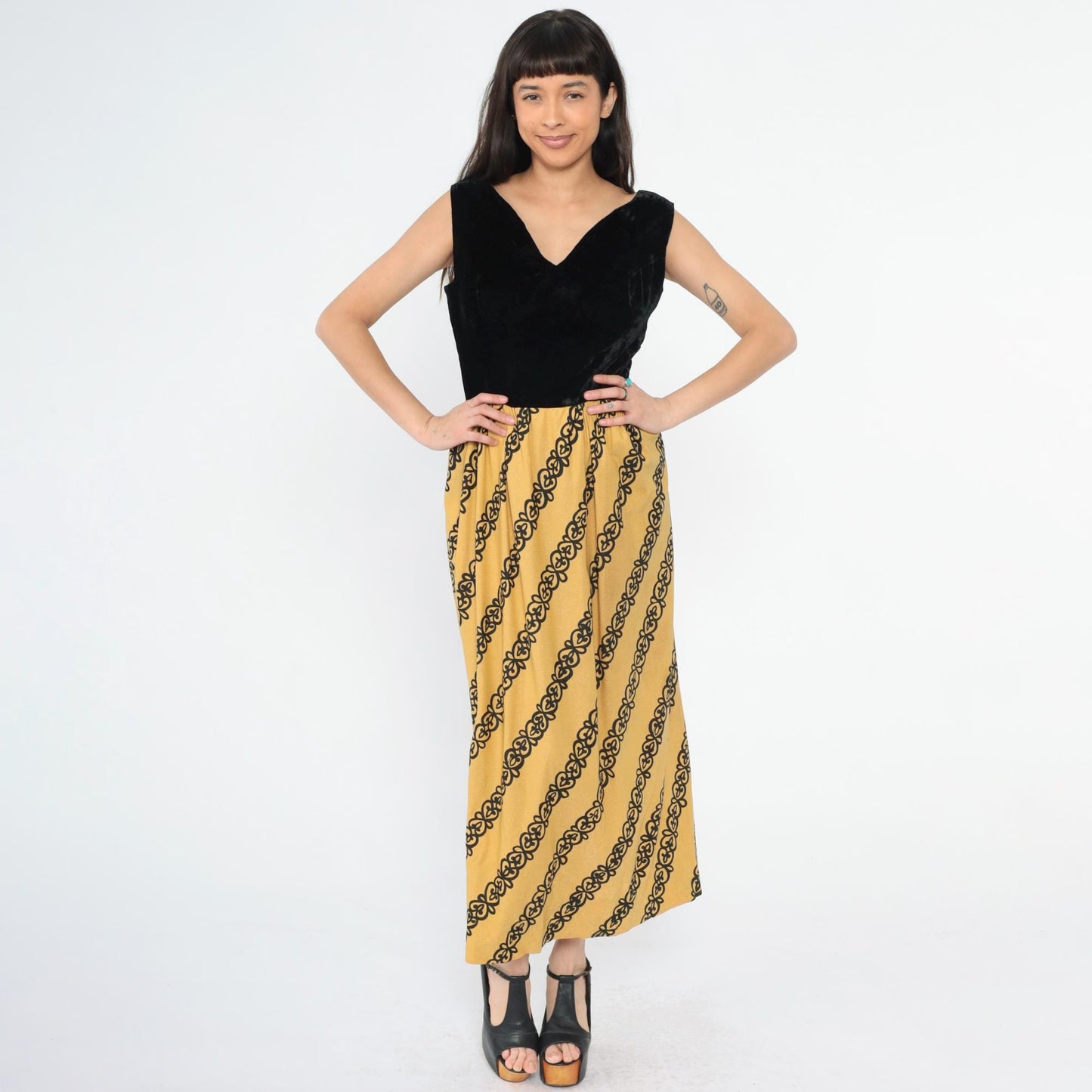 70s Black Velvet Gold Maxi Dress V Neck Sleeveless Diagonal Scroll Print Medium