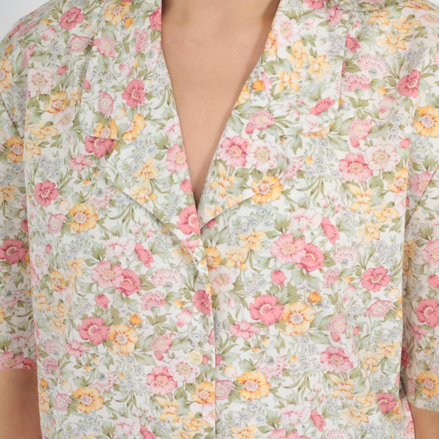 90s Susan Bristol Floral Button-Up Blouse White Pastel Print Short Sleeve Medium