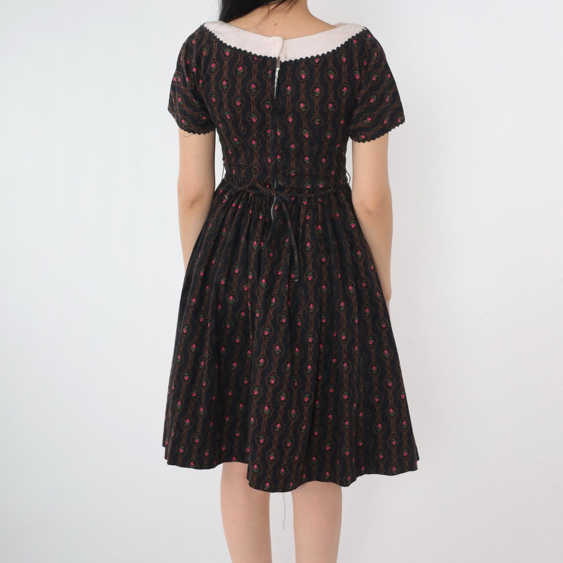 1950s Black Floral Cotton Fit-and-Flare Dress Boat Neck Ric-Rac Trim Extra Small