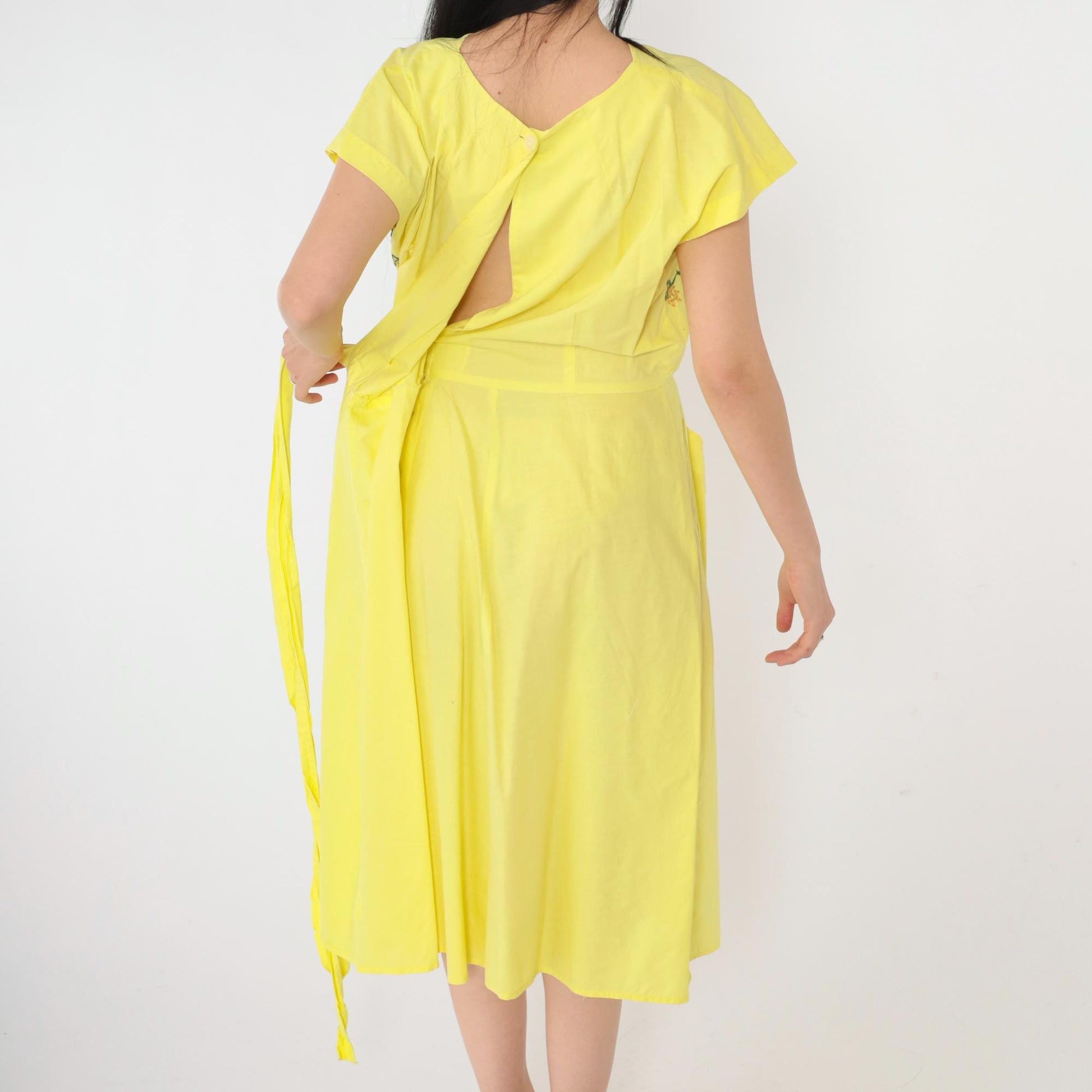 60s Yellow Floral Wrap Dress Embroidered V-Neck Midi Front Pockets Medium Large