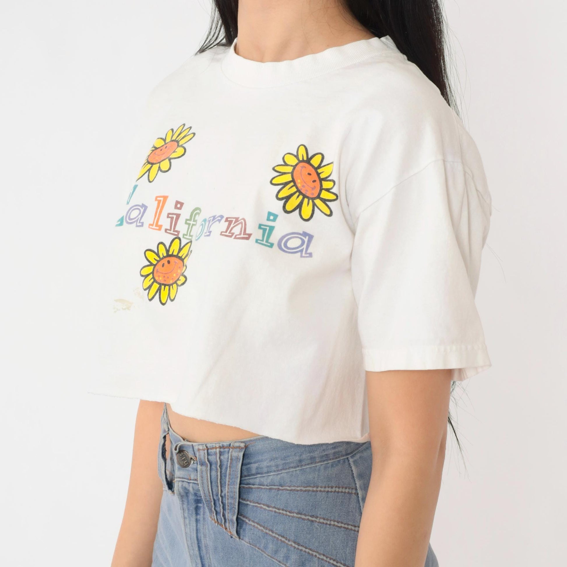 90s California Smiley Daisy Graphic Crop Top White Cotton Medium