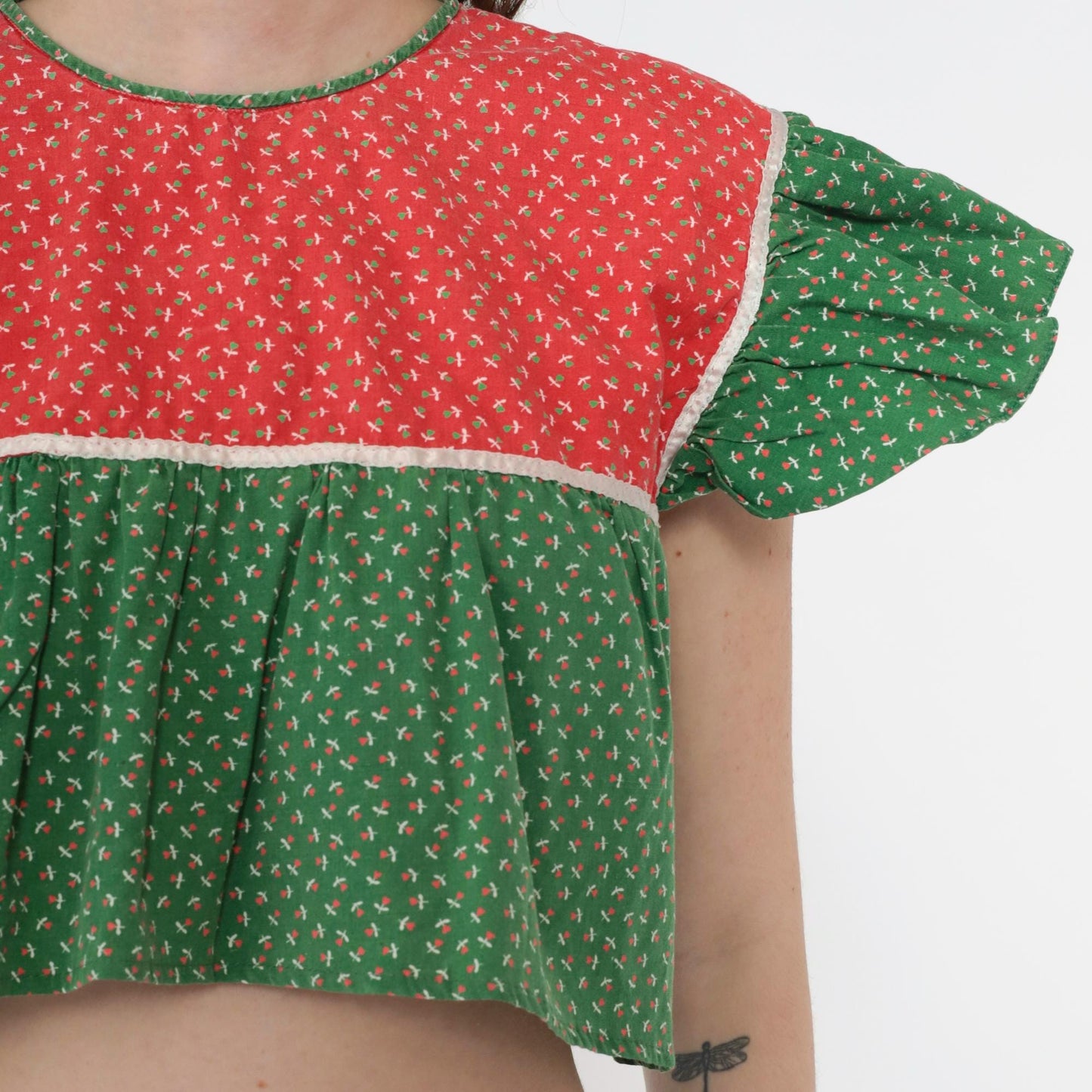70s Red Green Calico Floral Peasant Blouse Crop Top Flutter Sleeve Small