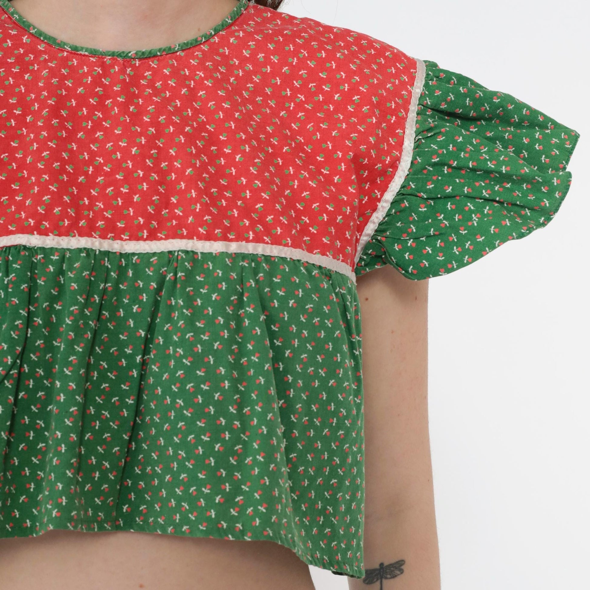 70s Red Green Calico Floral Peasant Blouse Crop Top Flutter Sleeve Small