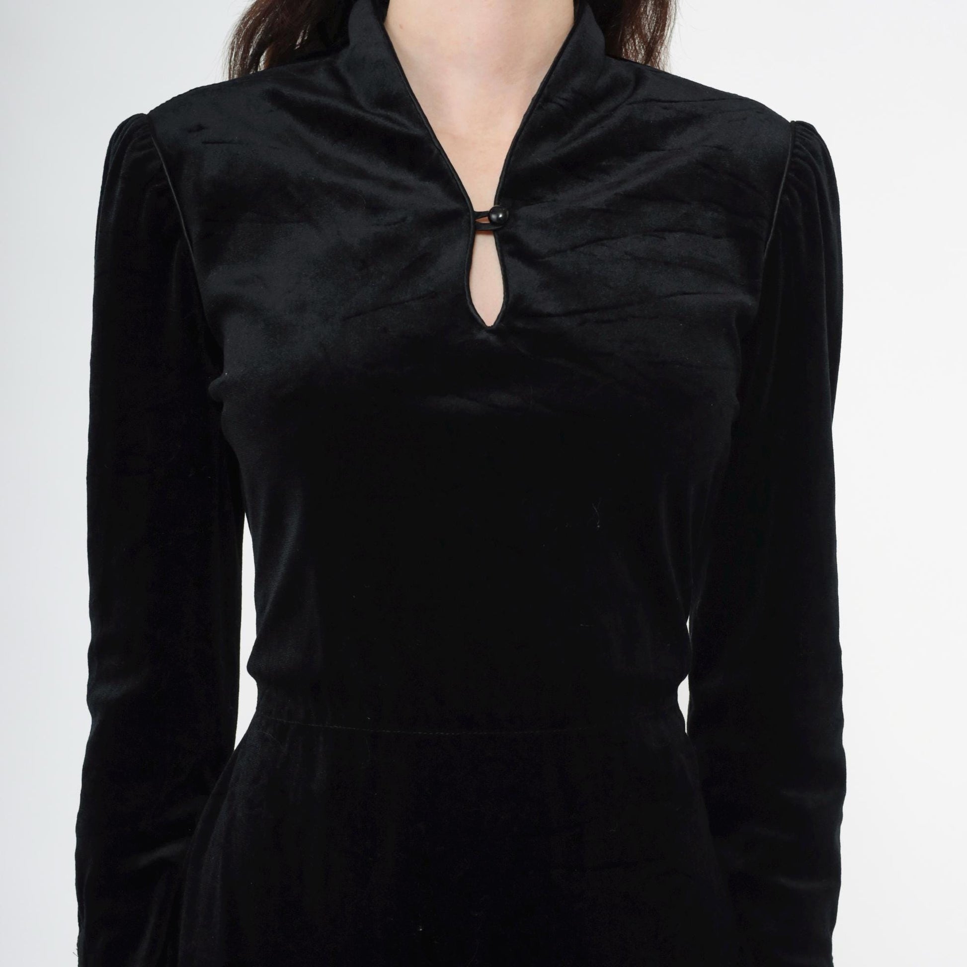 80s Black Velour Midi Dress Keyhole Neckline Long Sleeve Fitted Small