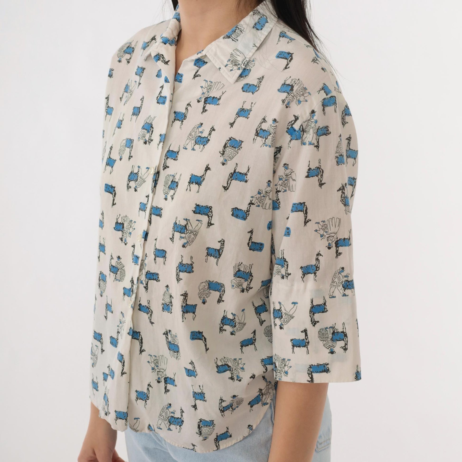 60s Majestic Llama Print Button Up Shirt White Blue South American Motif Medium
