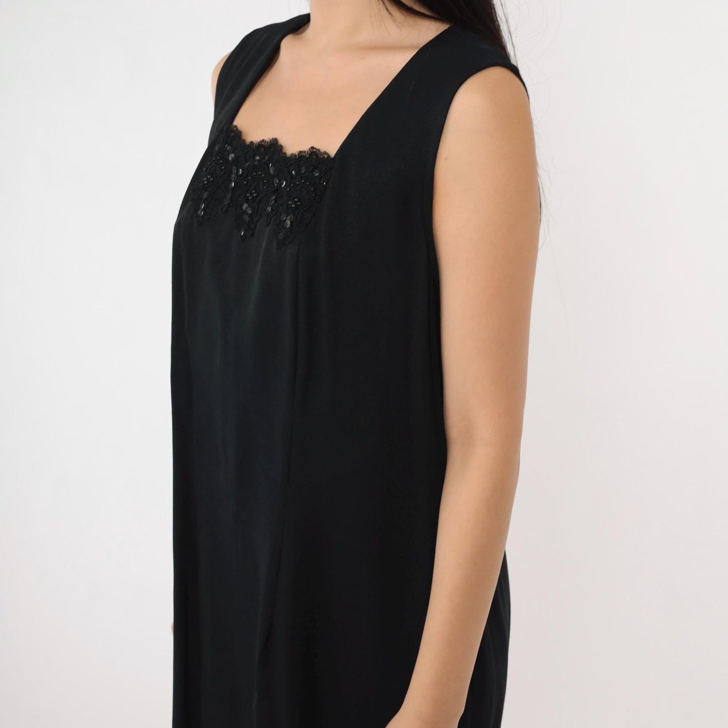 90s R & M Richards Black Sequin Beaded Lace Neckline Knee-Length Sheath Dress Large
