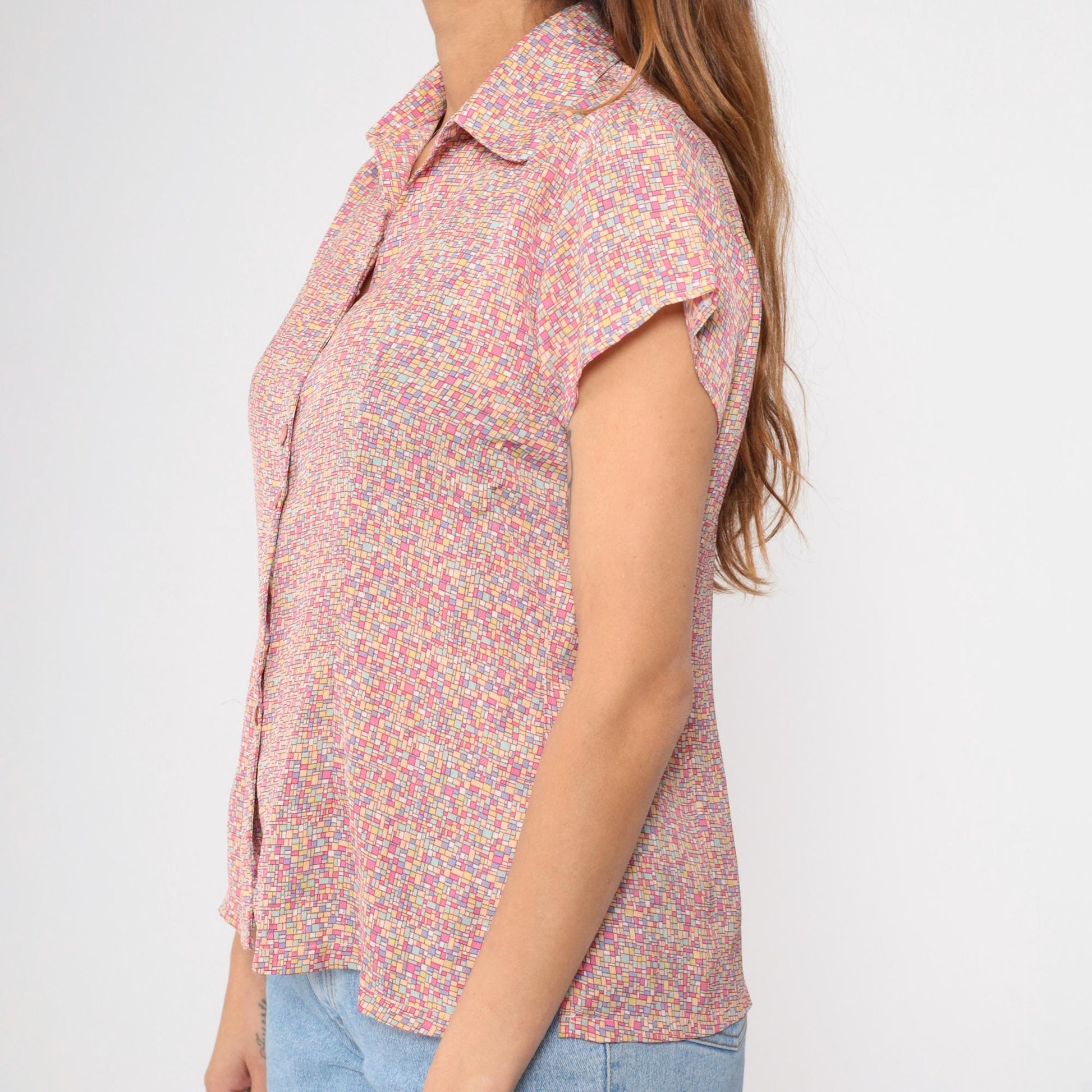 90s Geometric Pastel Pink Button Up Blouse Short Sleeve Collared Medium