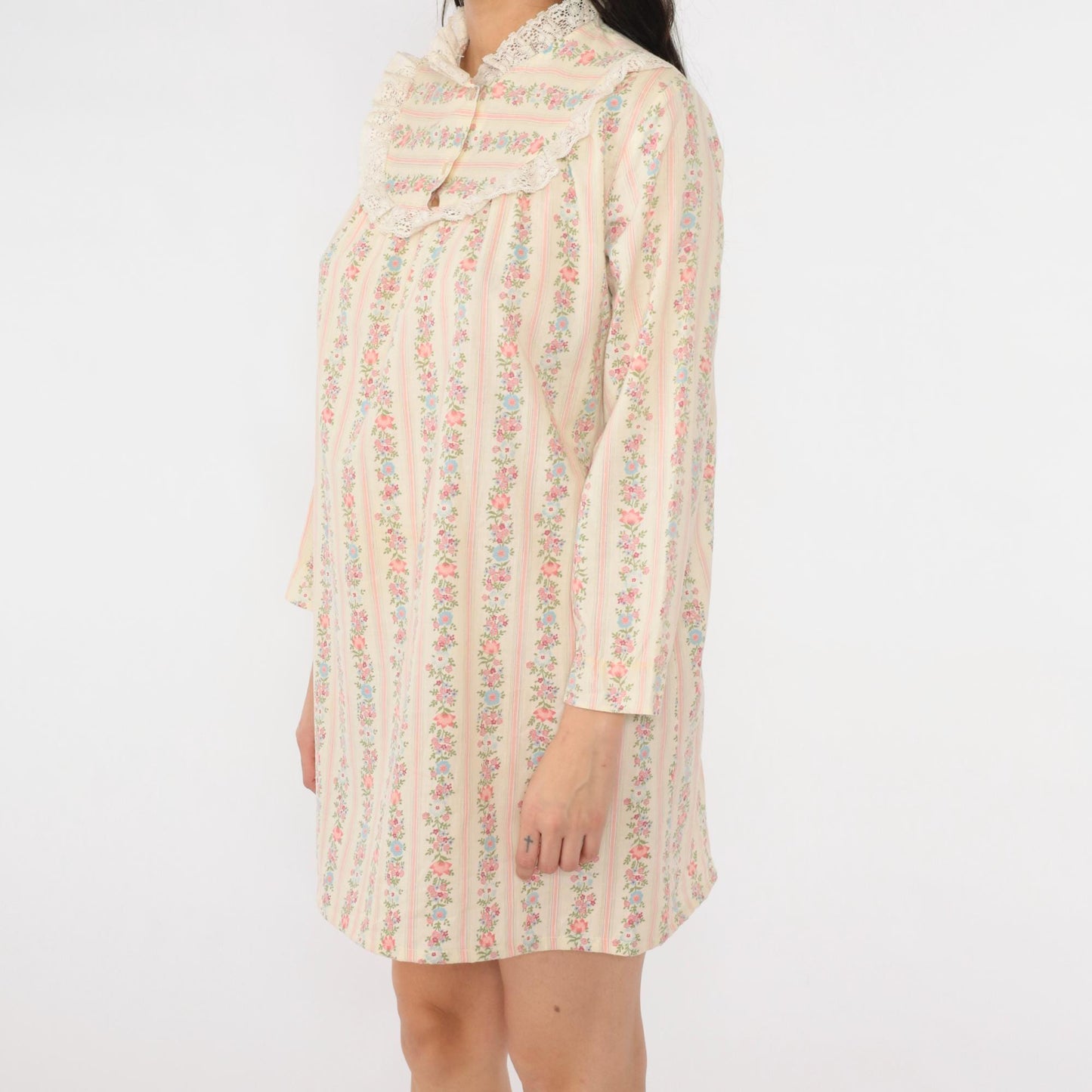 70s Floral Stripe Nightgown Cream Pink Long Sleeve High Neck Lace Trim Medium M